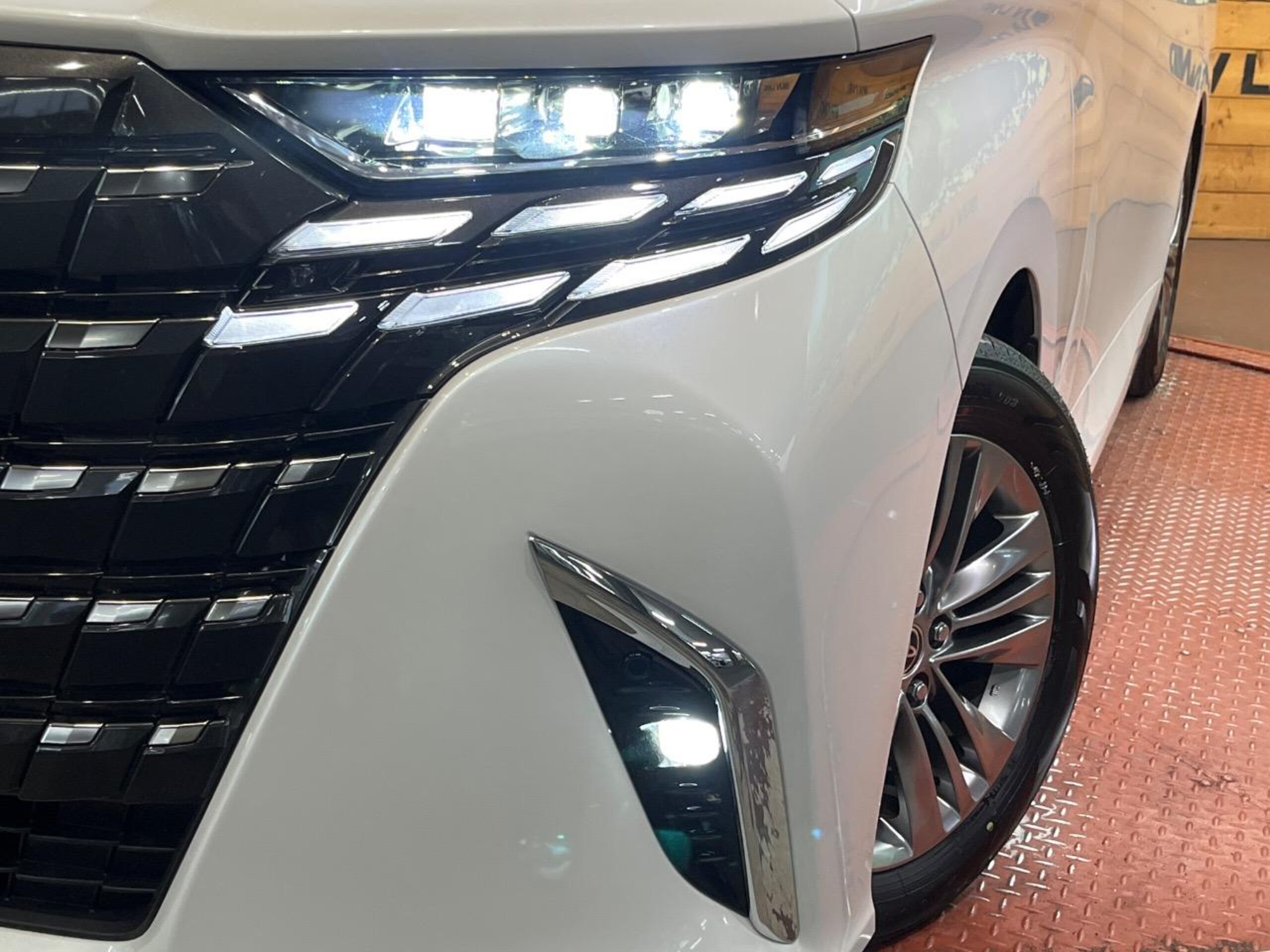 Toyota Alphard 2.5 Z 4WD — photo 8