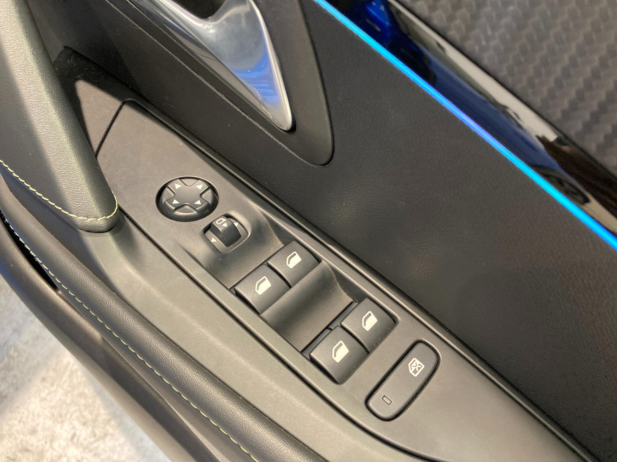 Peugeot 208GT — photo 9