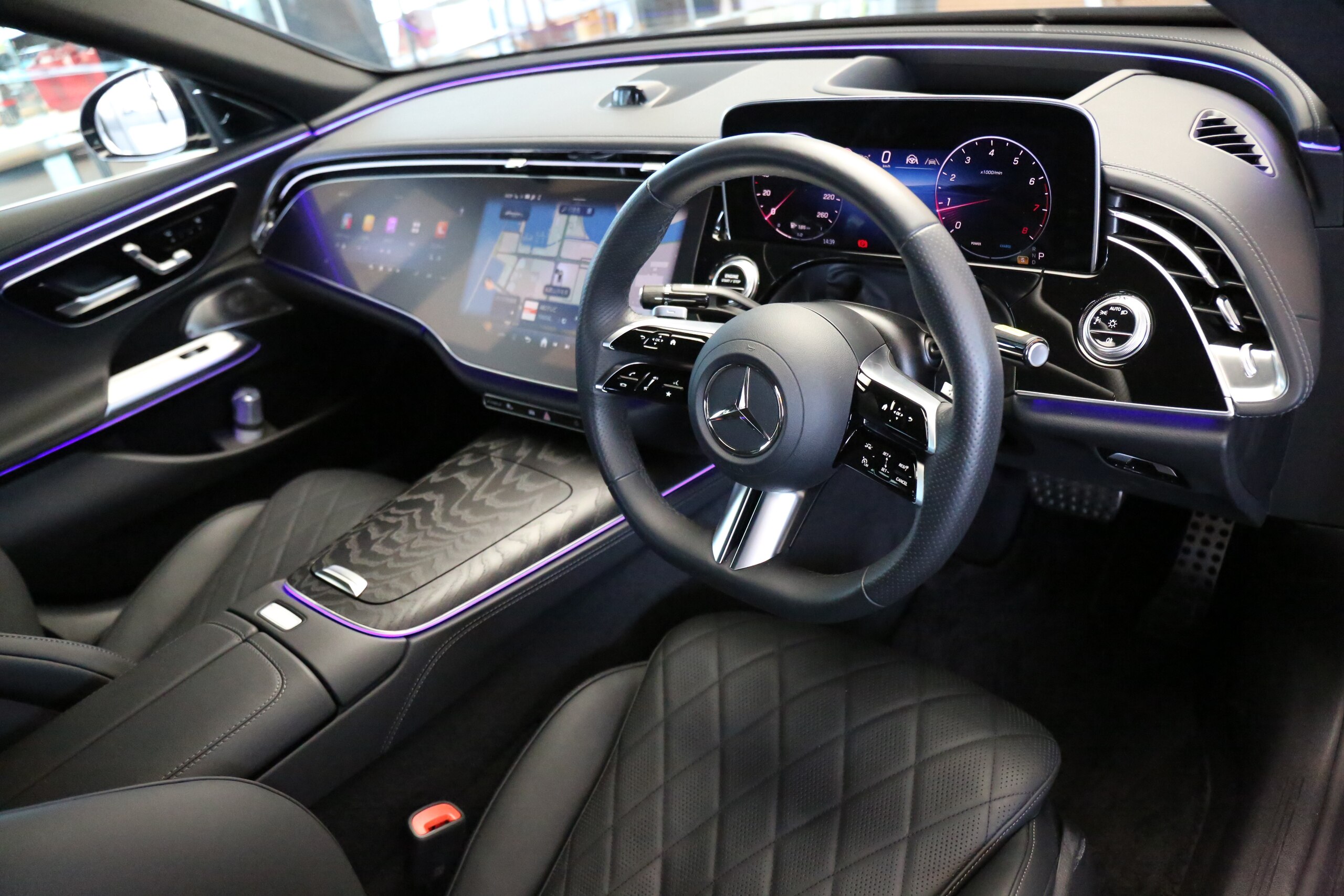 Mercedes-Benz E-Class E220 d Avantgarde AMG Line Package (ISG Equipped Model) Diesel Turbo MP202401 Certified Used Car 2-Year Warranty / Digital Interior Package / Advanced Package / Leather Exclusive Package / Genuine Front-Rear Drive Recorder / Air Balance Package / Head-Up Display / Seat Heater / Ventilator / Ambient Light (Obsidian Black) — photo 9