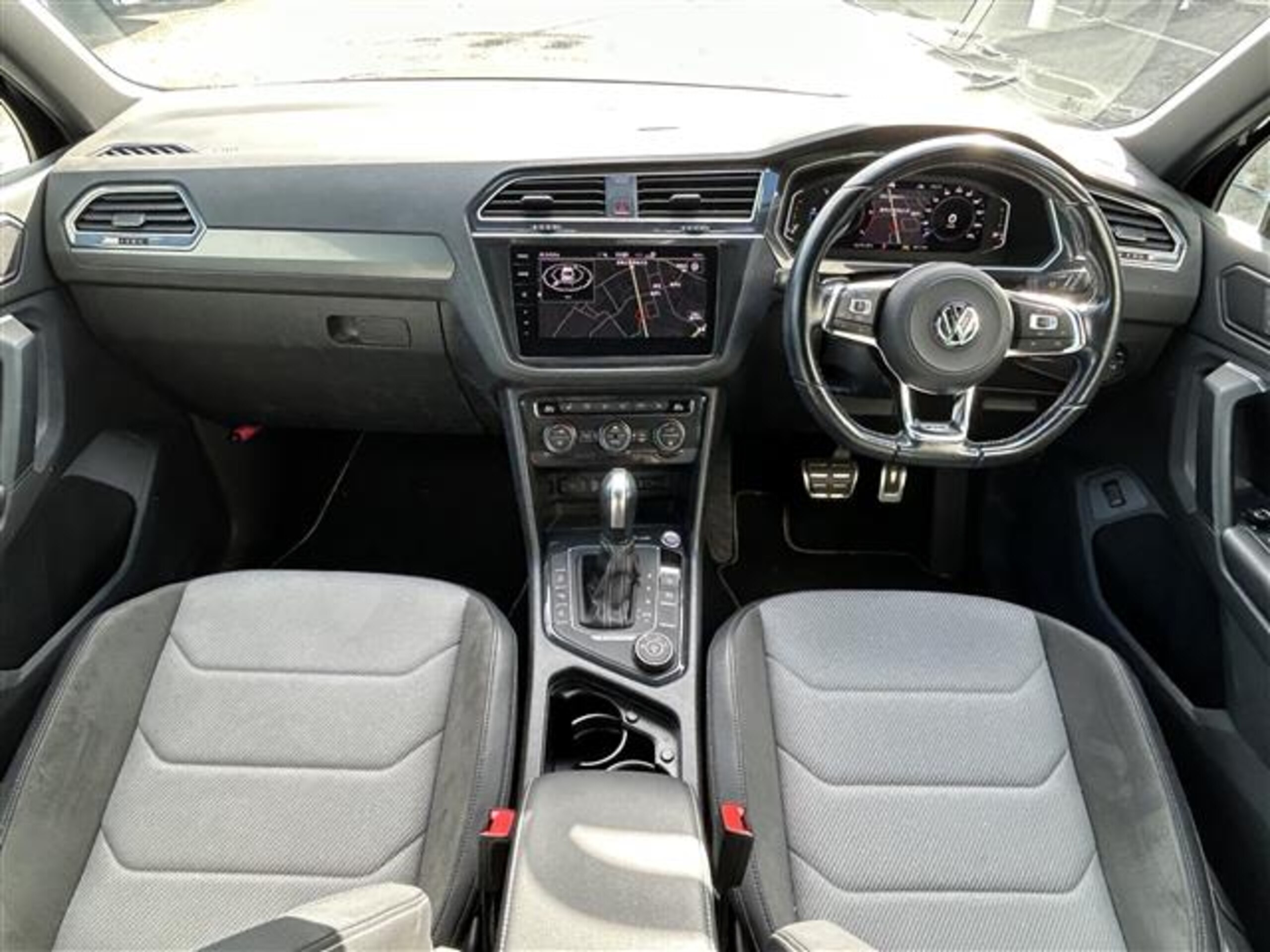 2020 Volkswagen Tiguan — photo 2