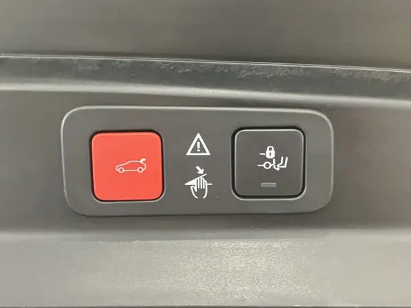 Peugeot 5008 GT BlueHDi Black Pack Diesel Turbo Non-Smoking Sunroof Genuine Display Audio Radar Cruise Clearance Sonar Safety Brake Blind Spot Monitor Panoramic View Monitor Power Back Door Paddle Shift ETC (Pearl White) — photo 8