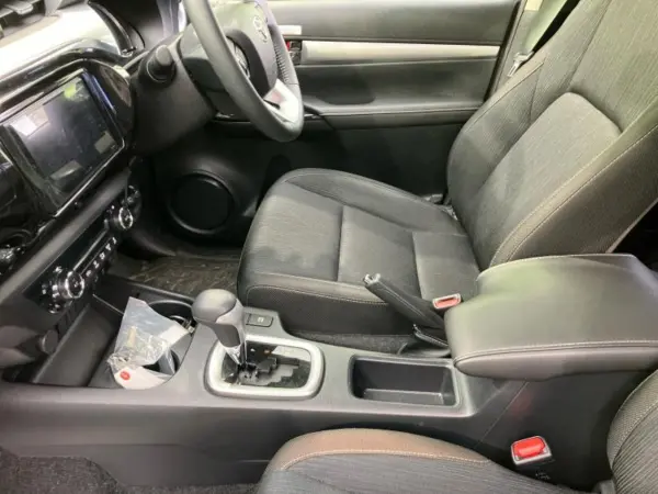 Toyota Hilux 2.4 Z Diesel Turbo 4WD — photo 9
