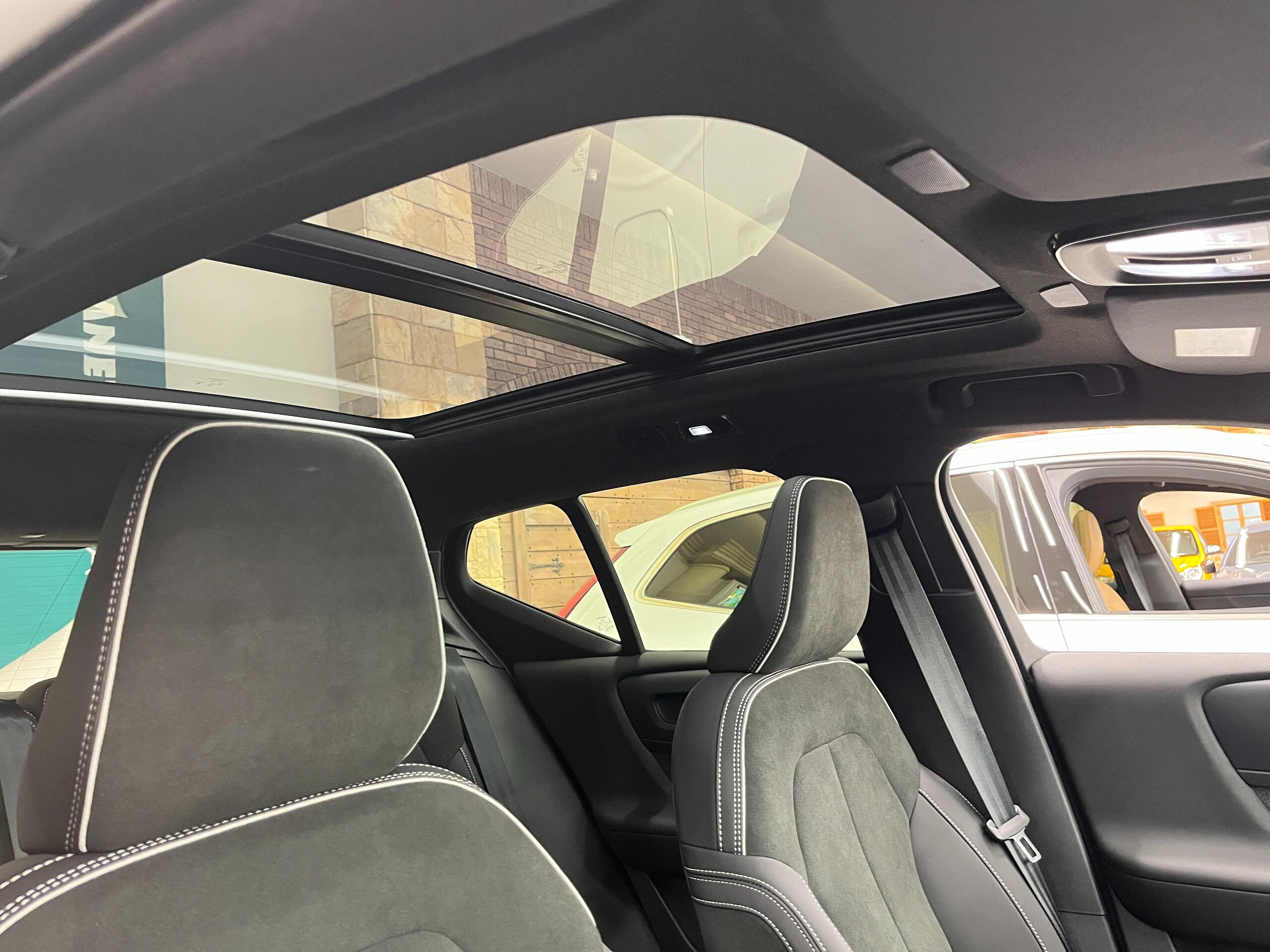 Volvo XC40 Ultra B4 AWD 4WD Dark Edition — photo 7