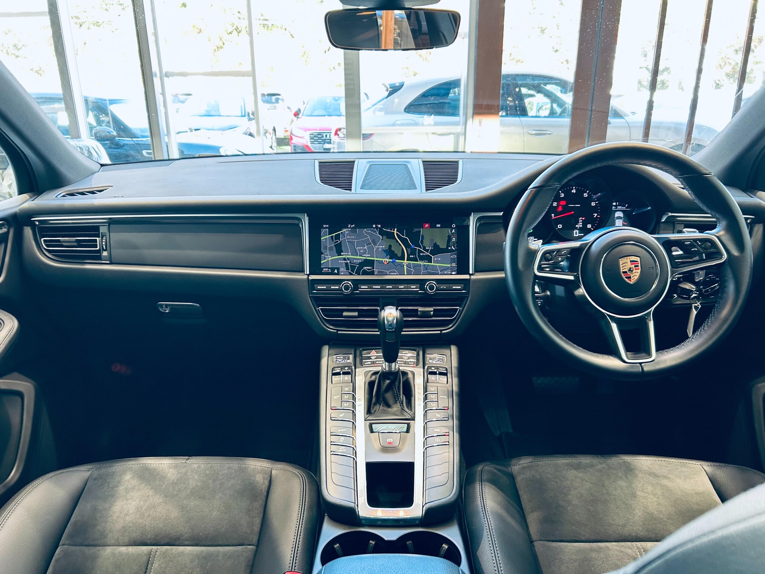 2019 Porsche Macan — photo 2
