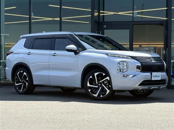 Mitsubishi Outlander PHEV 2.4 P 4WD Sunroof Genuine Navi Multi-Around Monitor BOSE Premium Sound Wireless Charger Seat Heater Steering Heater Electric Tailgate My Pilot Dashcam Non-Smoking Car HUD (White)