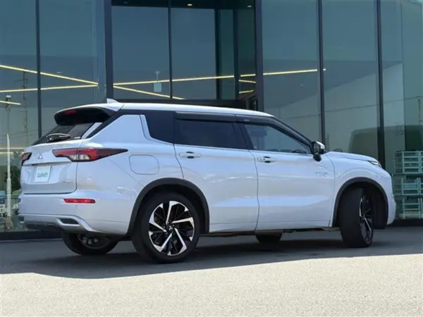 Mitsubishi Outlander PHEV 2.4 P 4WD Sunroof Genuine Navi Multi-Around Monitor BOSE Premium Sound Wireless Charger Seat Heater Steering Heater Electric Tailgate My Pilot Dashcam Non-Smoking Car HUD (White) — photo 8