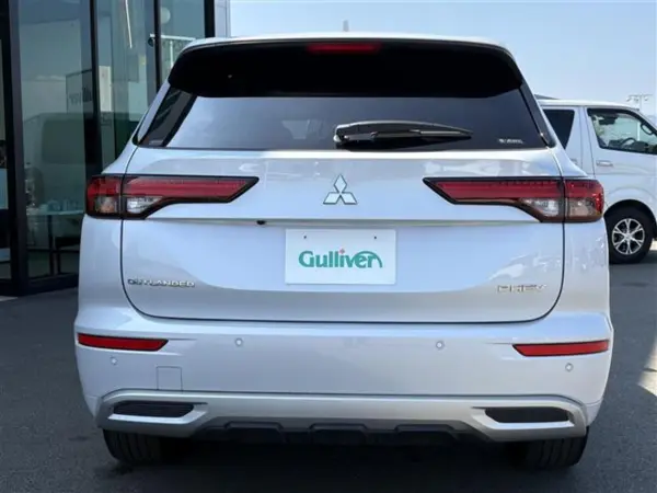 Mitsubishi Outlander PHEV 2.4 P 4WD Sunroof Genuine Navi Multi-Around Monitor BOSE Premium Sound Wireless Charger Seat Heater Steering Heater Electric Tailgate My Pilot Dashcam Non-Smoking Car HUD (White) — photo 9