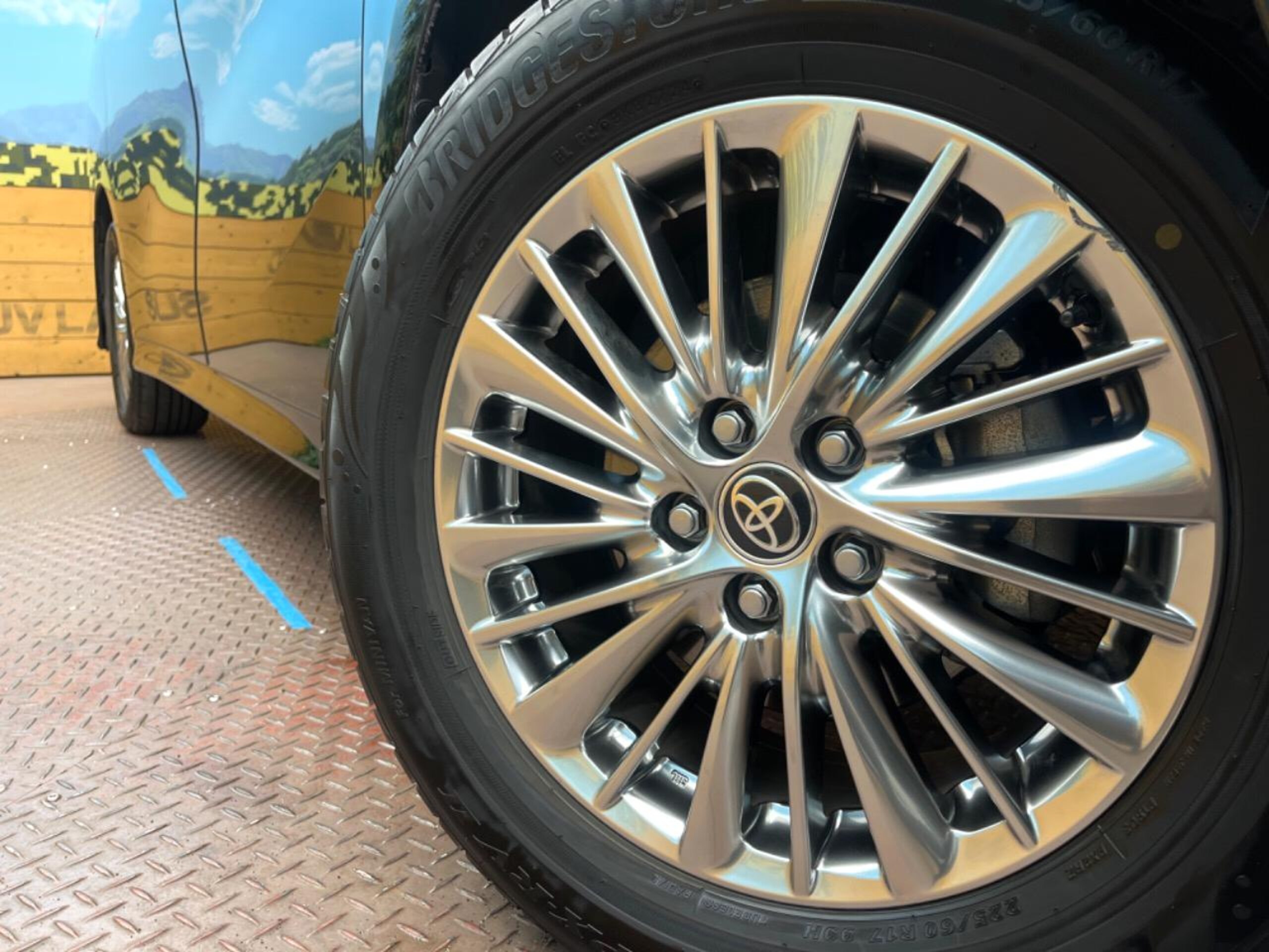 Toyota Alphard Hybrid 2.5 SR C Package E-Four 4WD — photo 8