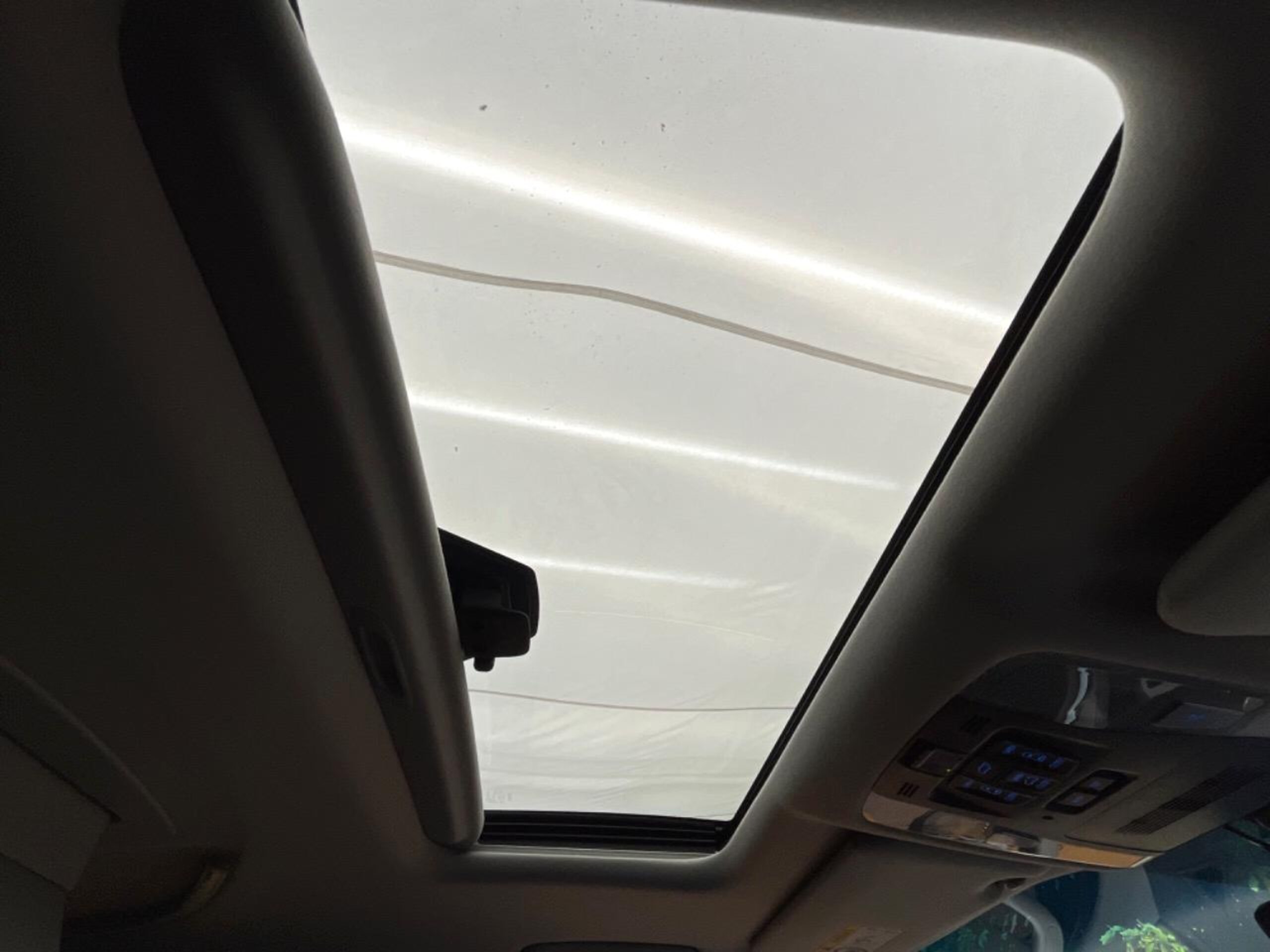 2021 Toyota Alphard — photo 3