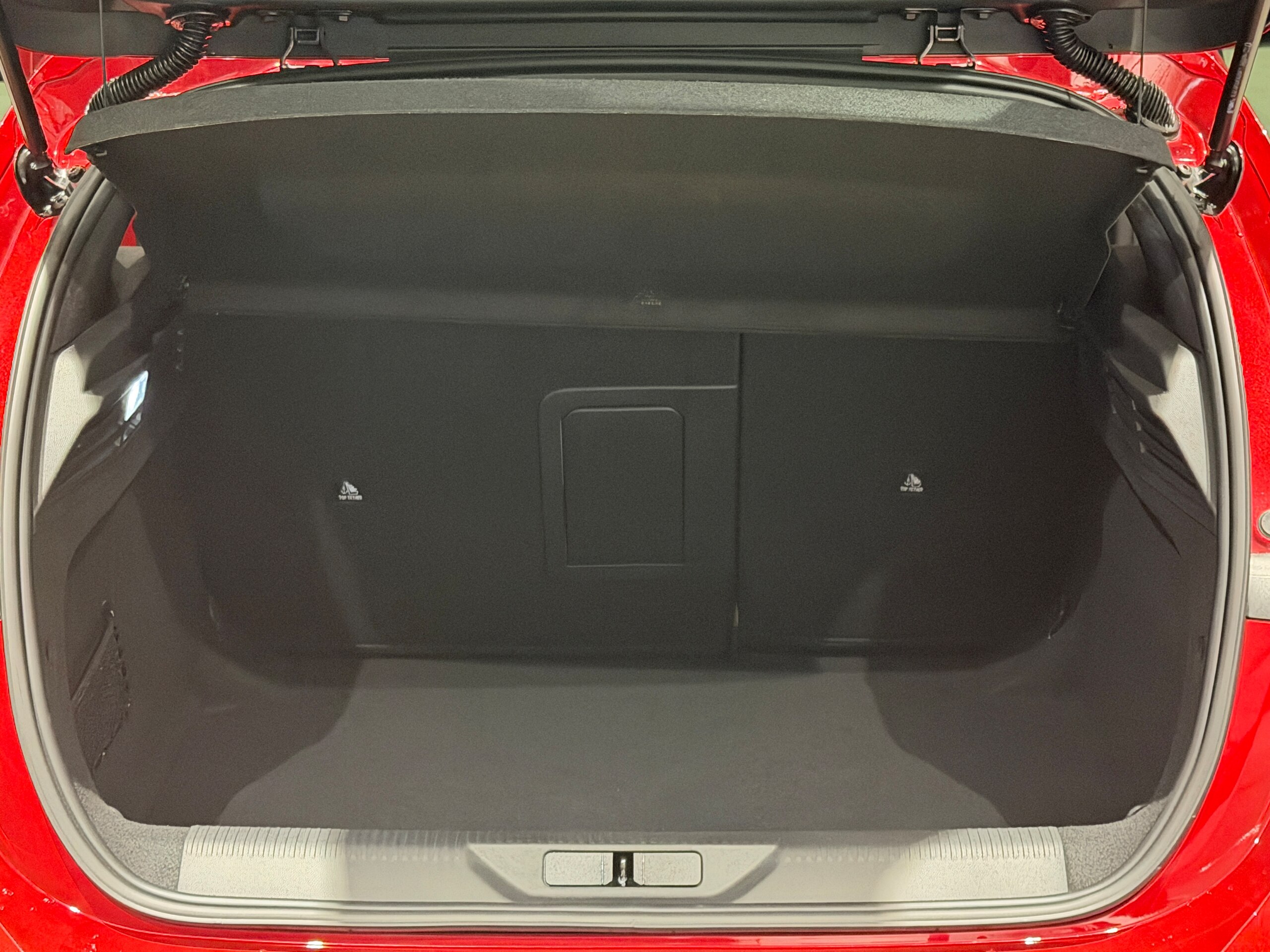 Peugeot 308GT BlueHDi Diesel Turbo — photo 8