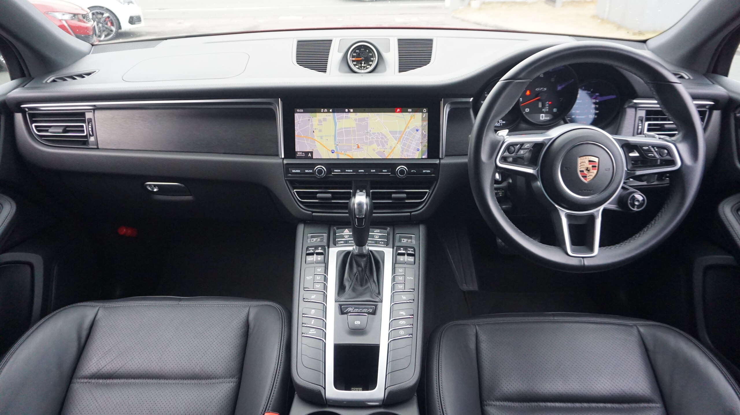 2020 Porsche Macan — photo 2