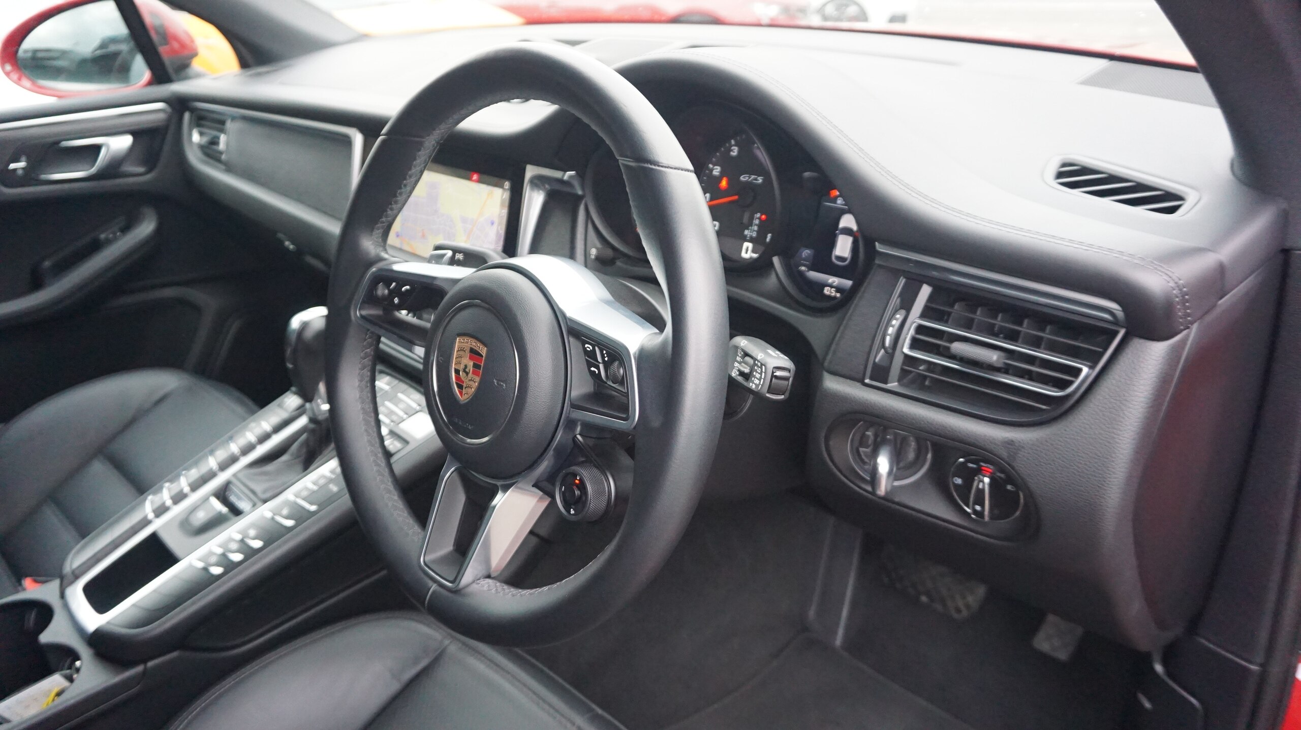 Porsche Macan GTS PDK 4WD — photo 9