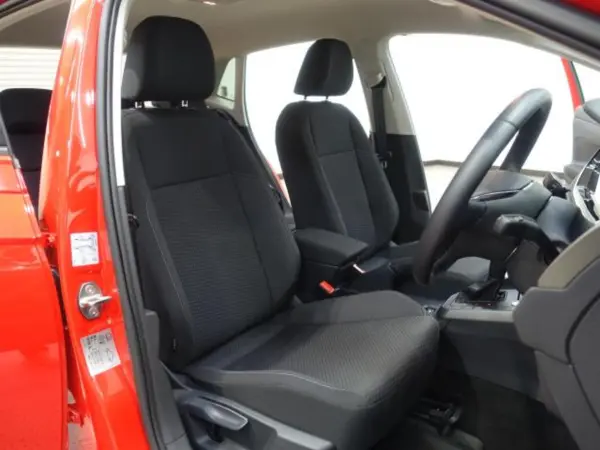 Volkswagen Polo TSI Comfortline Certified Used Car, Genuine Navigation, Backup Camera, Blind Spot Detection (Red) — photo 7