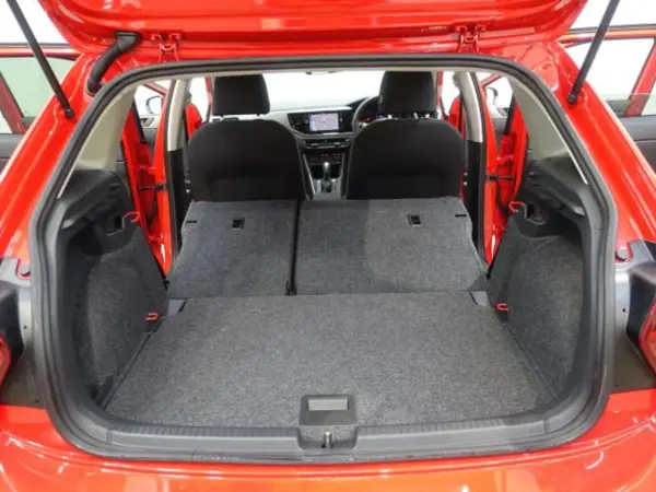 Volkswagen Polo TSI Comfortline Certified Used Car, Genuine Navigation, Backup Camera, Blind Spot Detection (Red) — photo 9