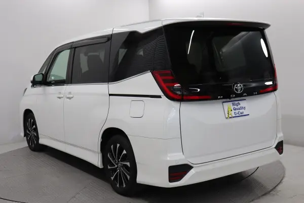 2023 Toyota Noah — photo 2