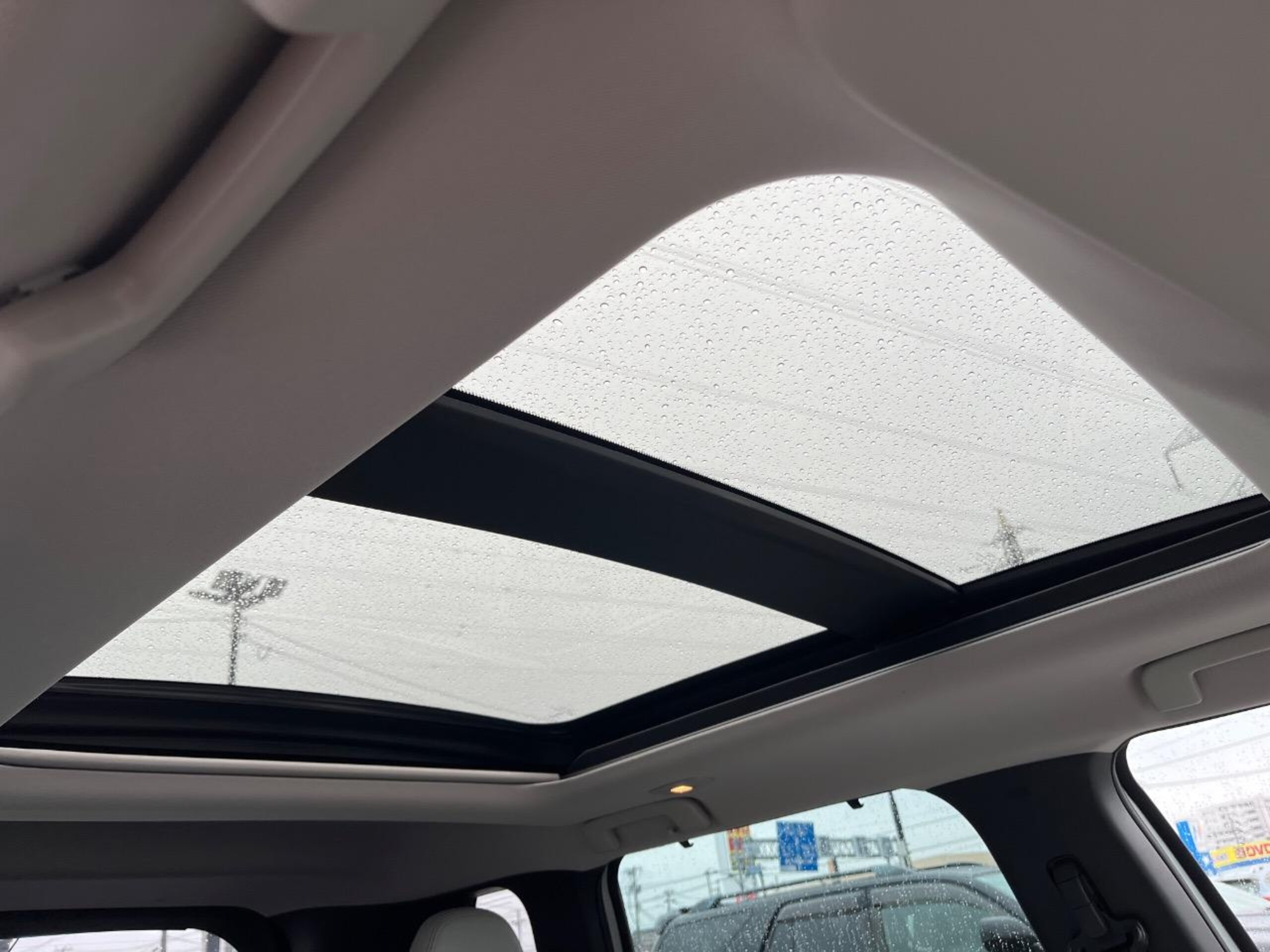 2022 Mitsubishi Outlander — photo 3