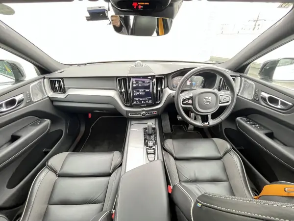 2020 Volvo Xc60 — photo 3