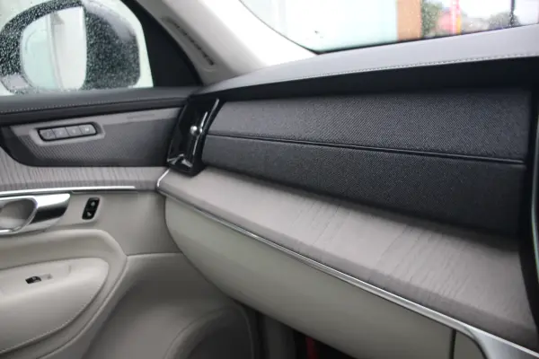 Volvo XC90 Ultra T8 AWD Plug-in Hybrid 4WD — photo 9