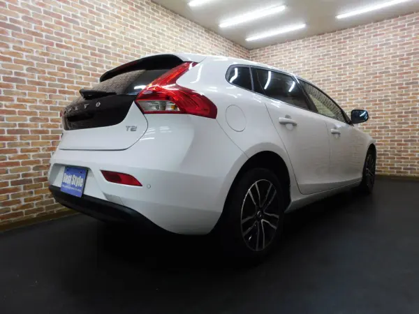2018 Volvo V40 — photo 2 | Tuminion Kenya
