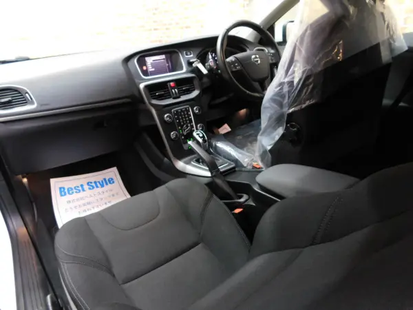 2018 Volvo V40 — photo 7 | Tuminion Kenya