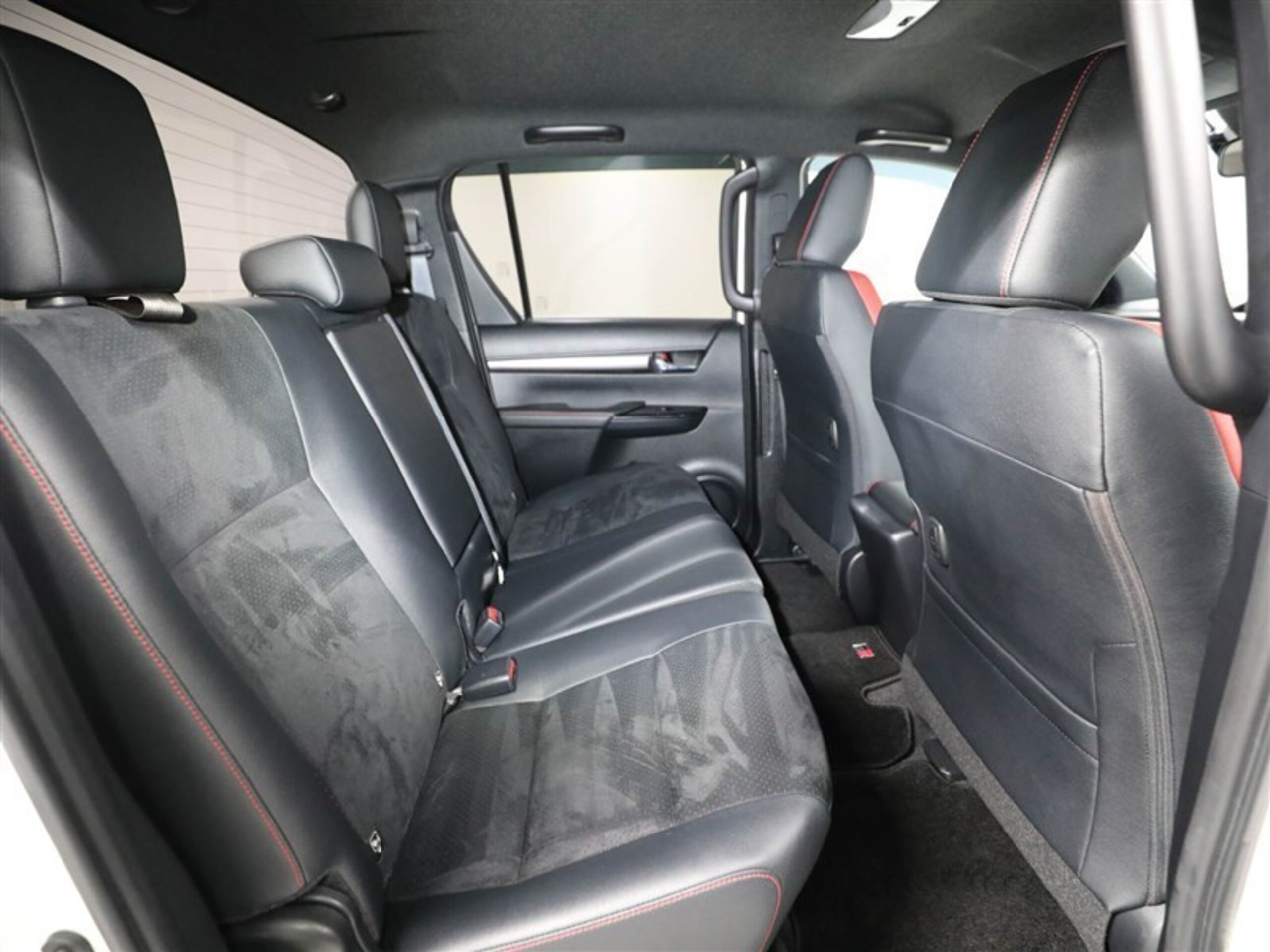 Toyota Hilux 2.4 Z GR Sport Diesel Turbo 4WD — photo 9