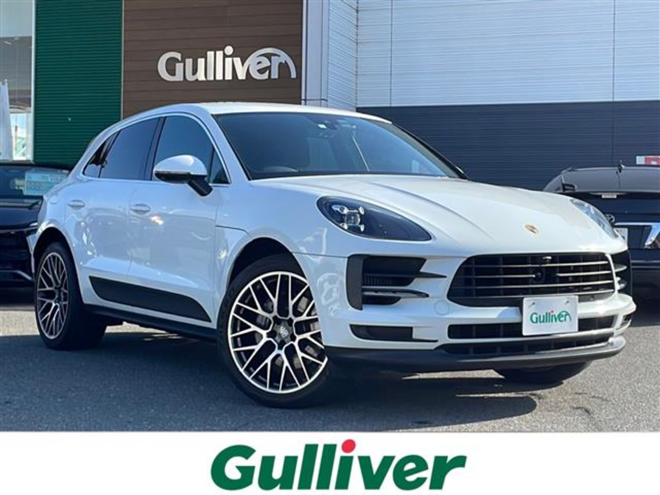 2021 Porsche Macan — photo 2