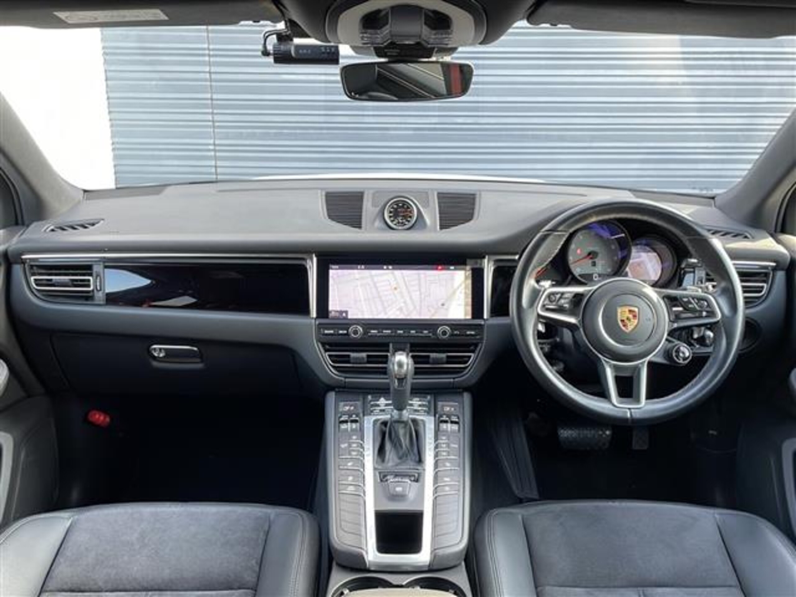 2021 Porsche Macan — photo 3