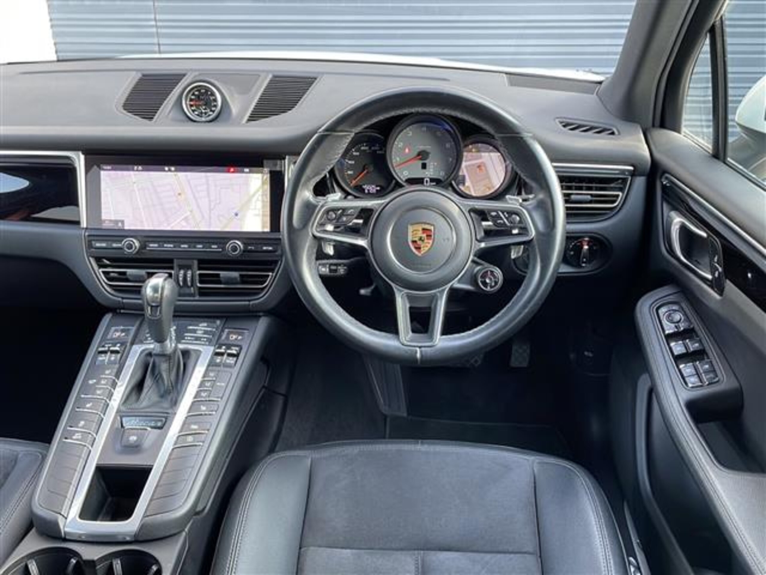 Porsche Macan S PDK 4WD — photo 7