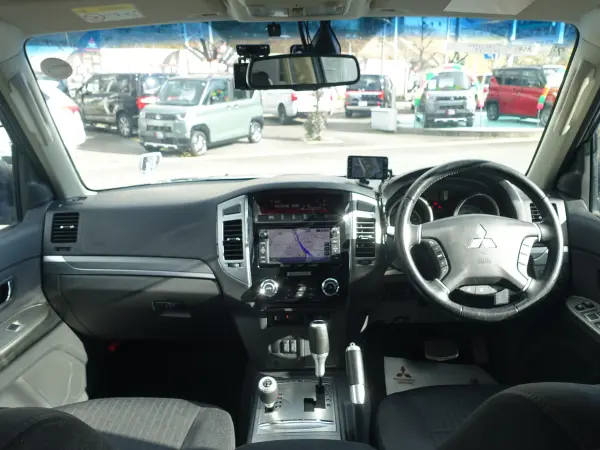 2015 Mitsubishi Pajero — photo 9 | Tuminion Kenya