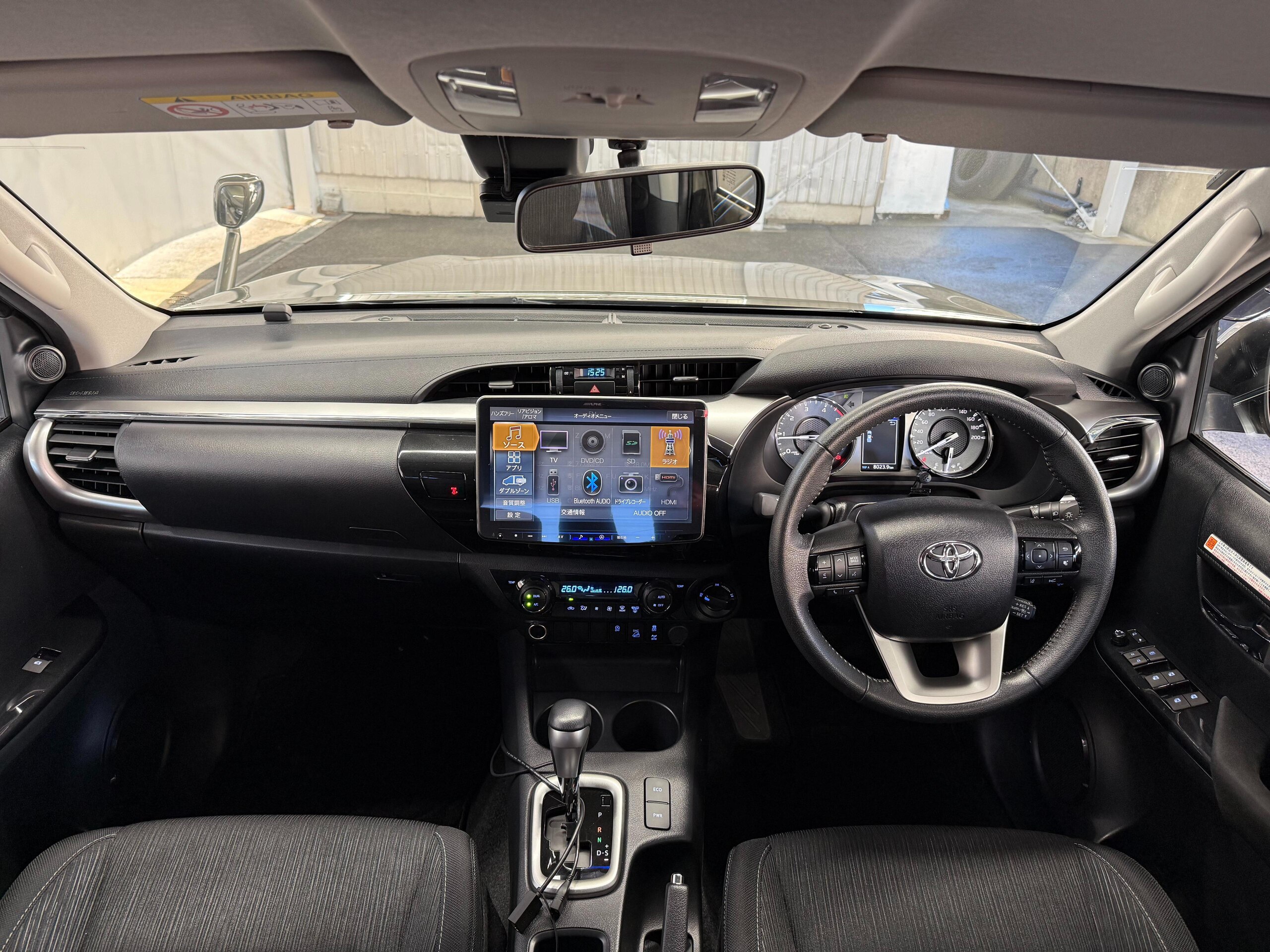 2023 Toyota Hilux — photo 2