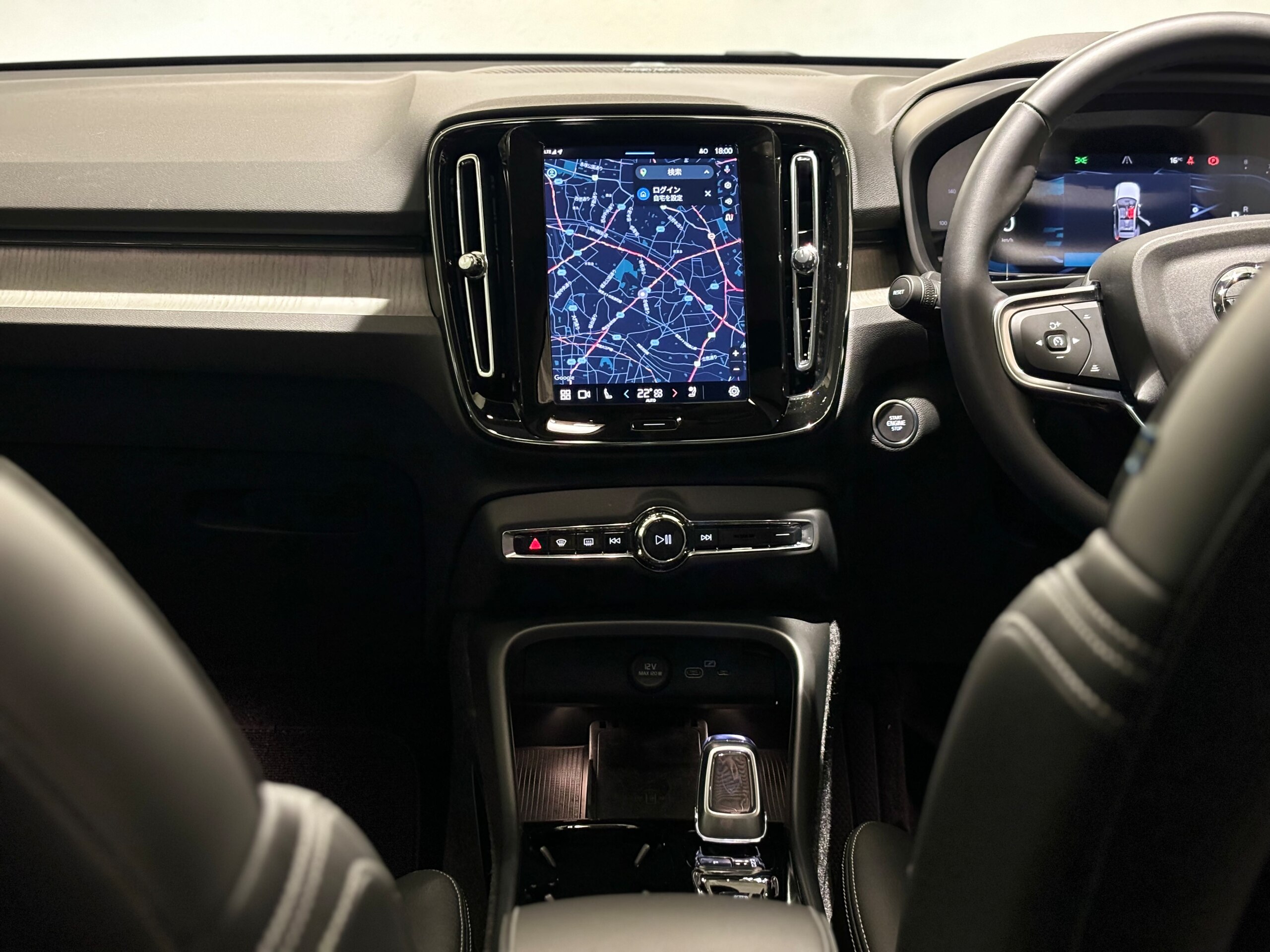2025 Volvo Xc40 — photo 3