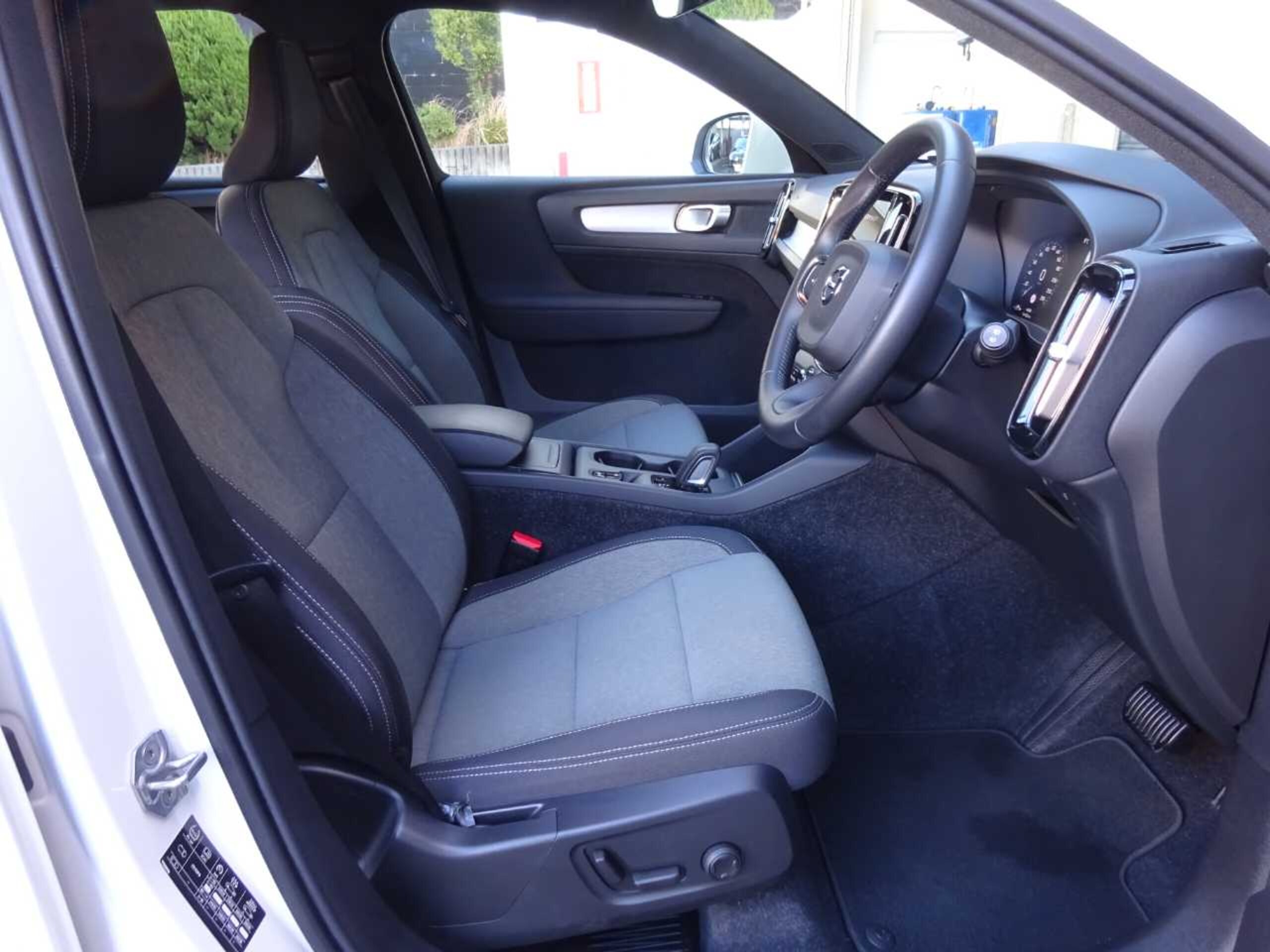 Volvo XC40 B4 Momentum — photo 8