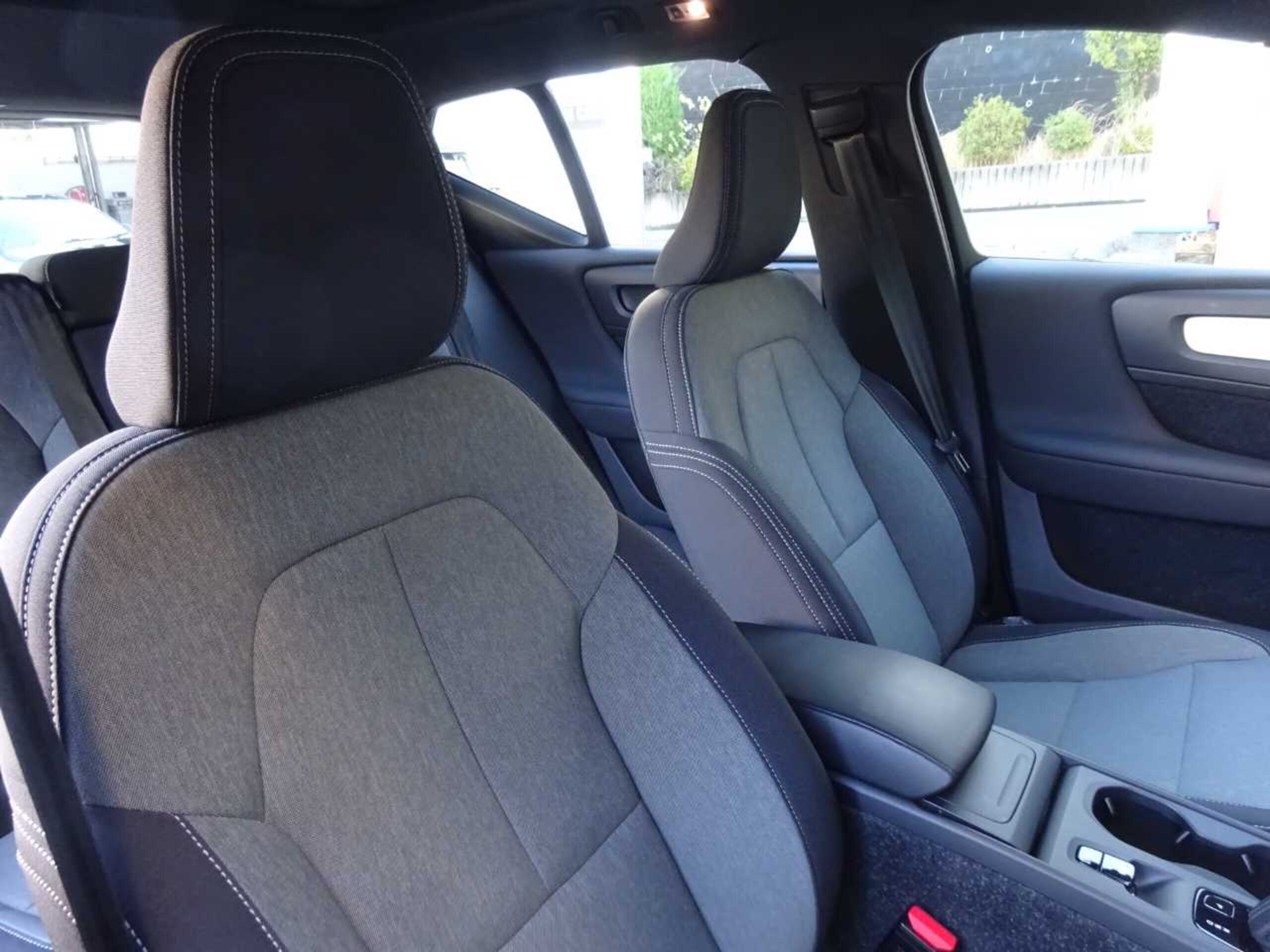 Volvo XC40 B4 Momentum — photo 9