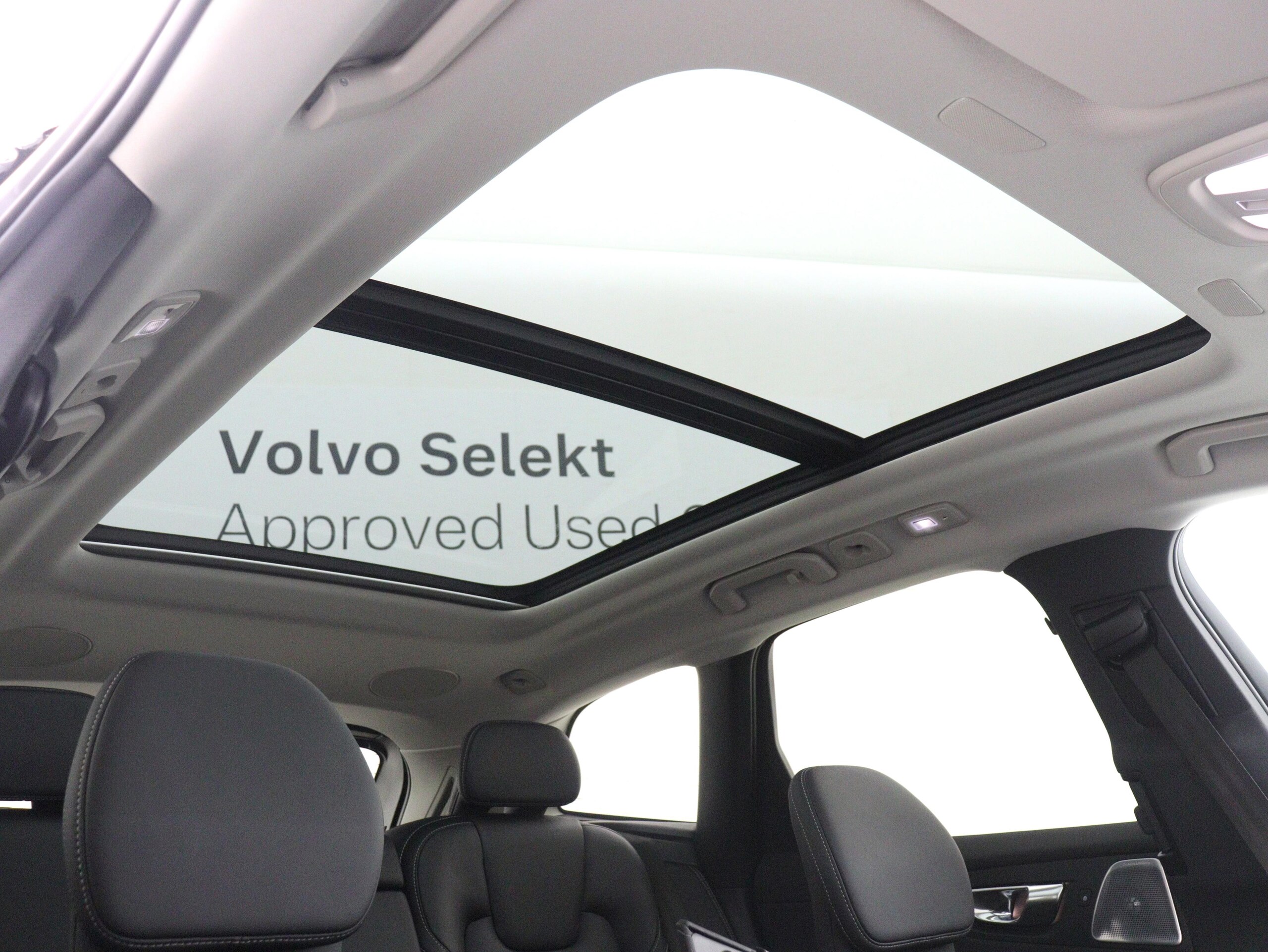 2025 Volvo Xc60 — photo 3