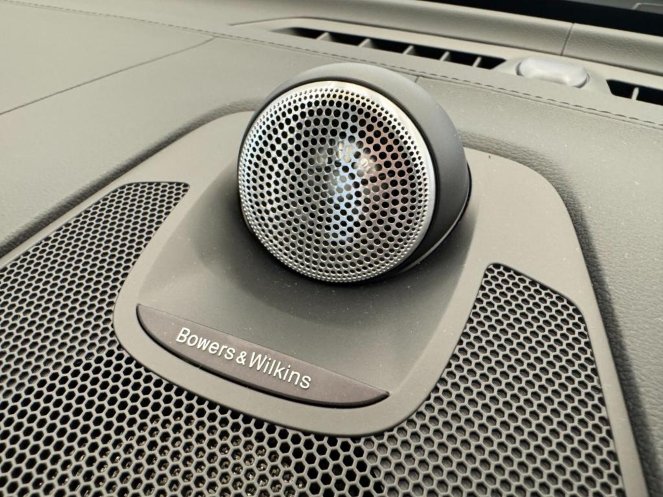 2025 Volvo Xc60 — photo 3