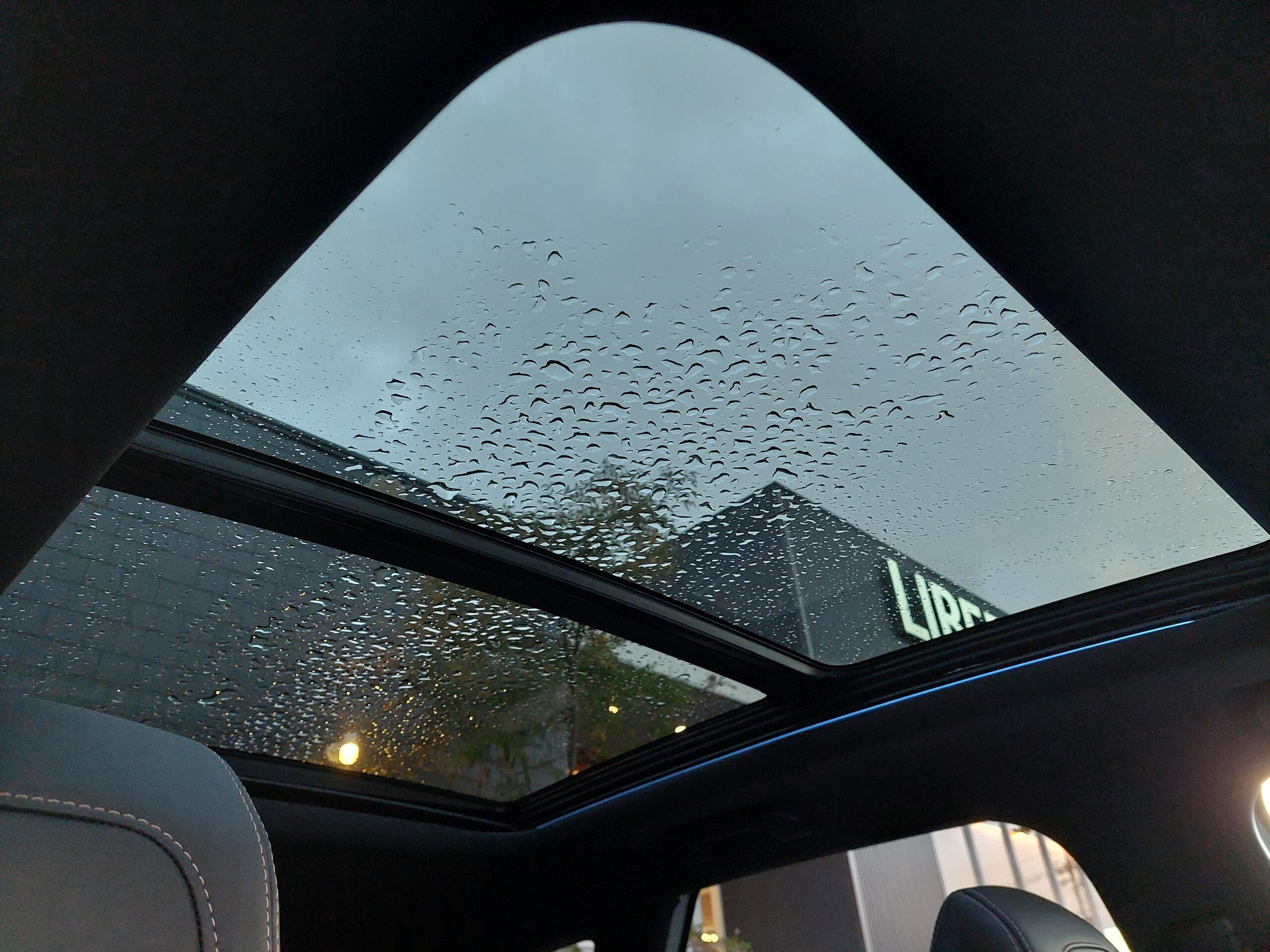 2021 Peugeot 3008 — photo 2