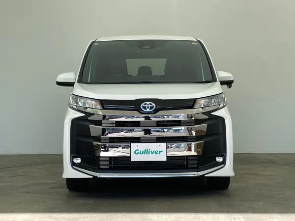 2022 Toyota Noah — photo 2