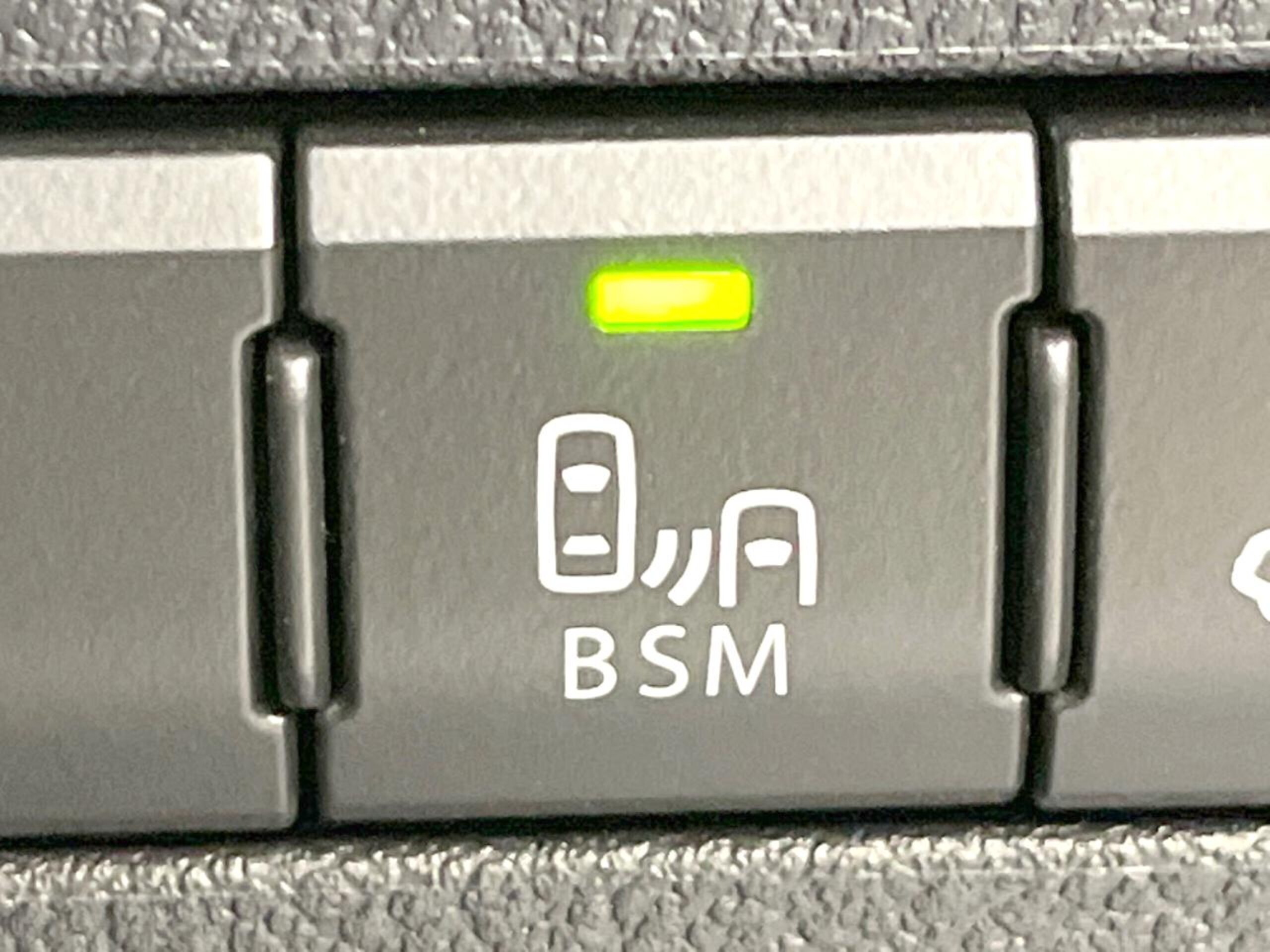 Lexus NX 300h Version L 4WD — photo 7