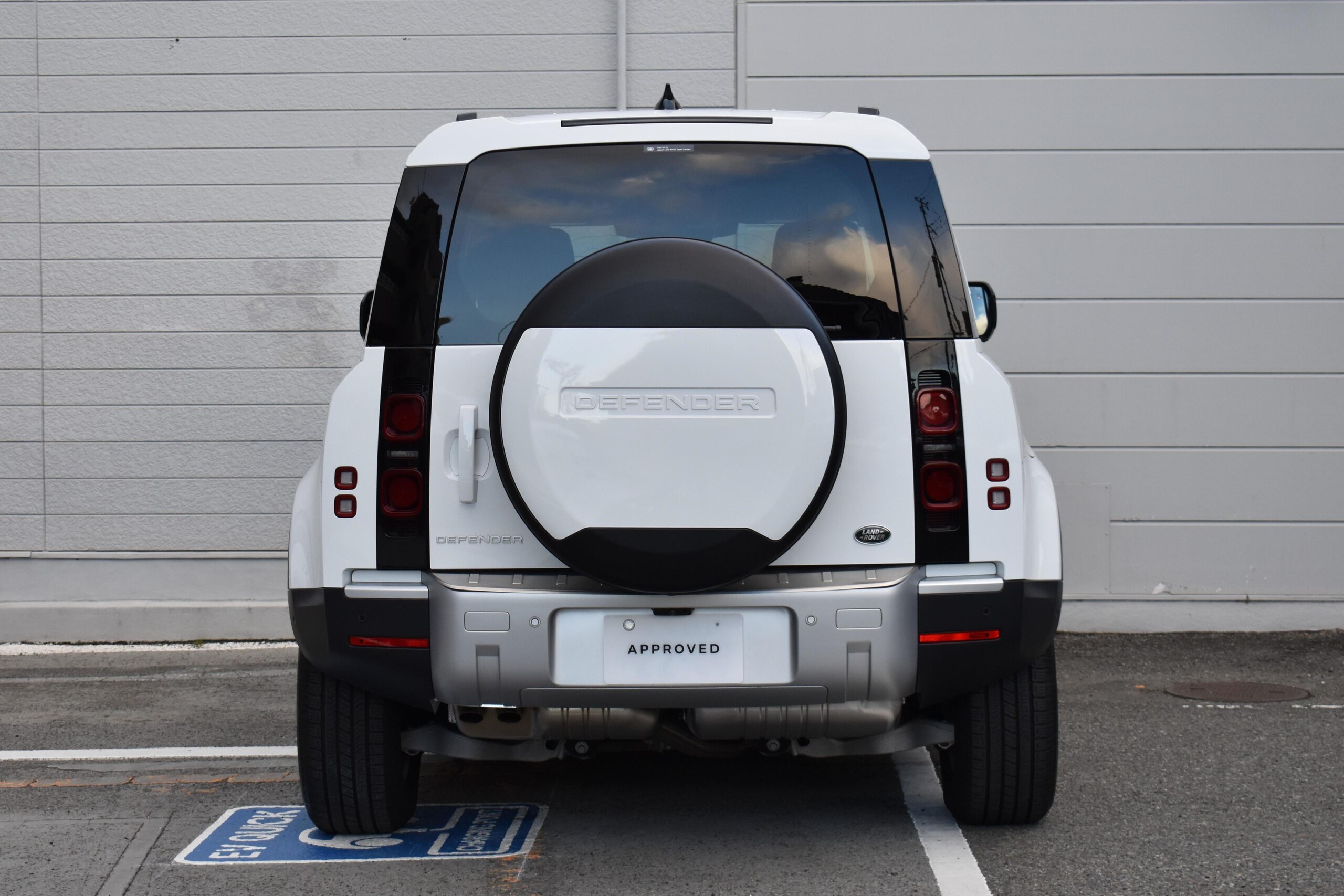 2023 Landrover Defender — photo 3