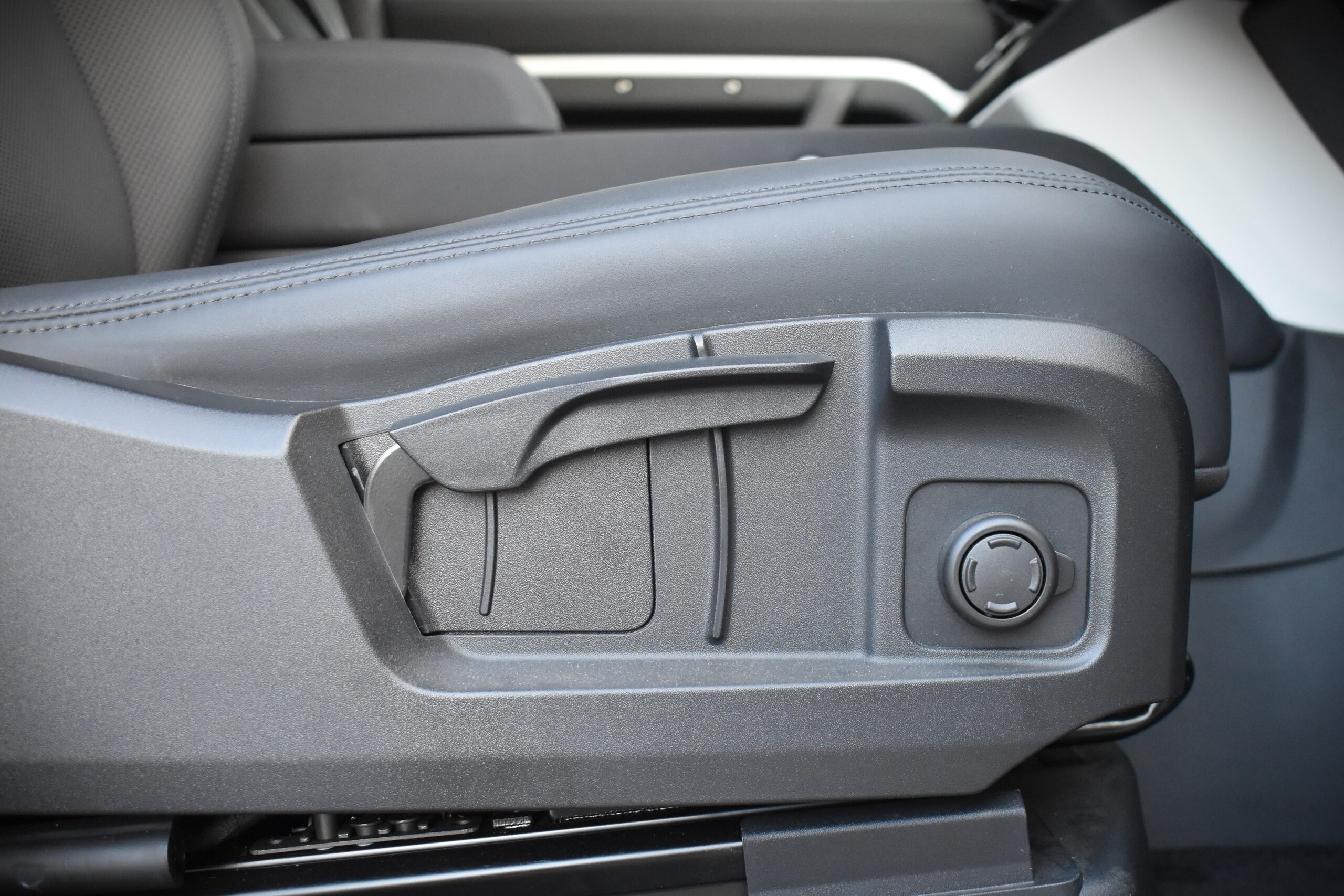 Land Rover Defender 110 S 3.0L D300 Diesel Turbo 4WD — photo 7