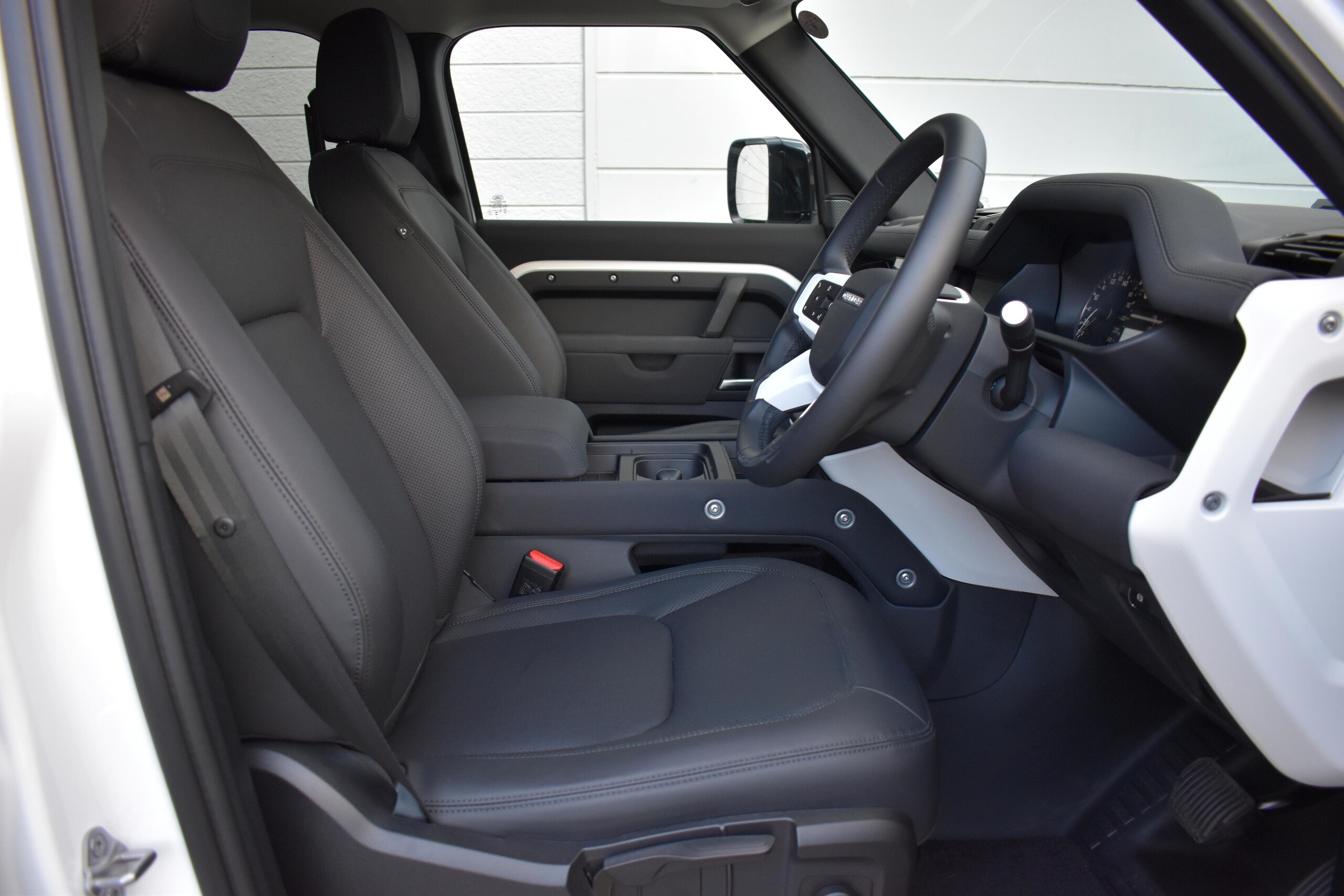 Land Rover Defender 110 S 3.0L D300 Diesel Turbo 4WD — photo 8