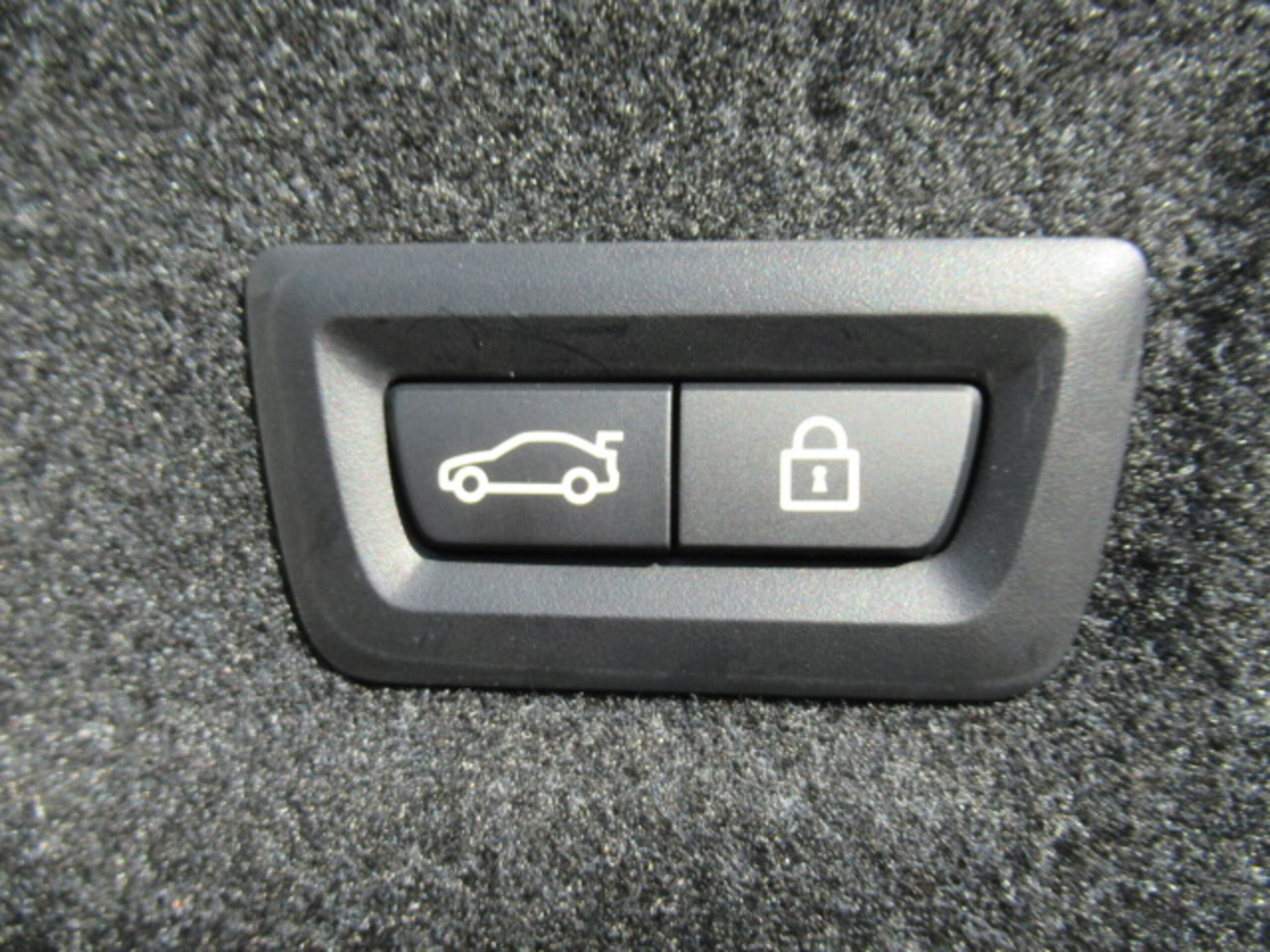 BMW 3 Series 320d xDrive M Sport — photo 8