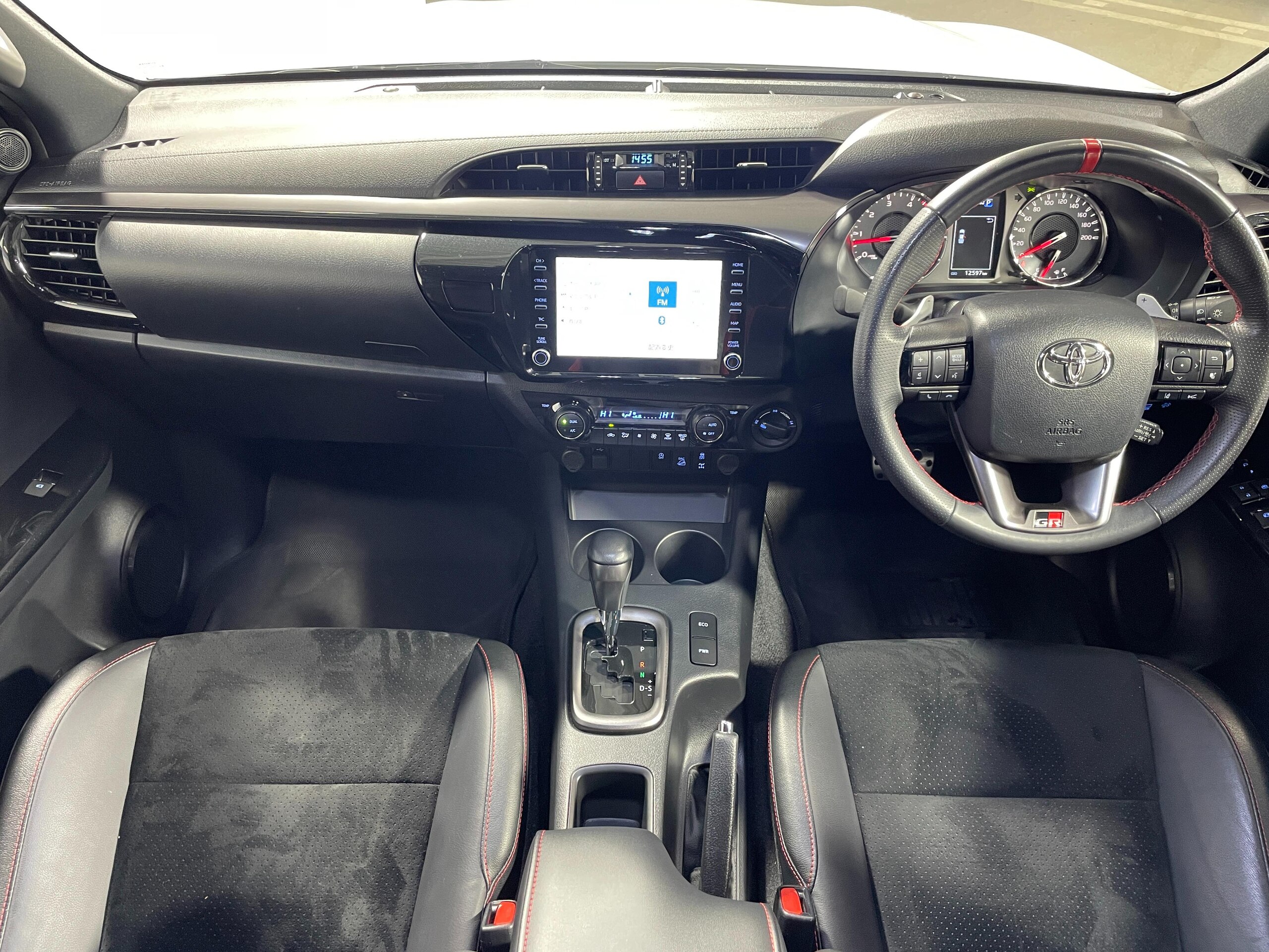 2023 Toyota Hilux — photo 2