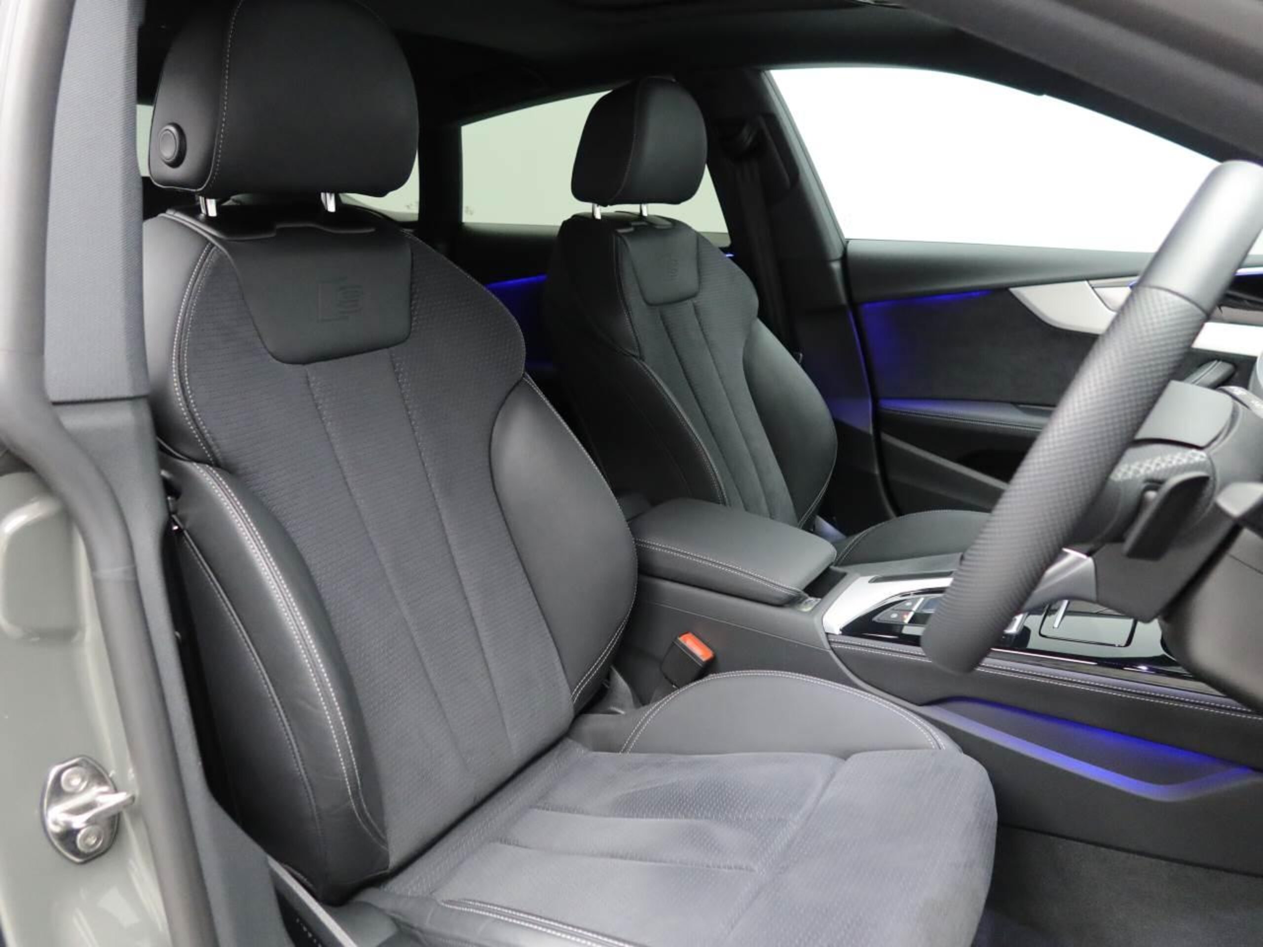 Audi A5 Sportback 35 TDI S Line Black Styling Panorama Sunroof 19-inch Alloy Wheels Black Half Leather Seats (Front Power Seats with Driver Memory, Front and Rear Seat Heaters) Heated Steering Wheel Matrix LED Headlights 360-Degree Camera Radar Cruise Control Navigation — photo 9