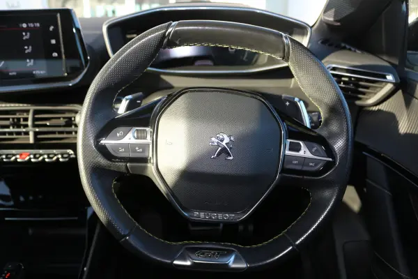 Peugeot 208GT Certified Used Car with Warranty/ETC/Smoke-Free/No Repair History/Active Cruise Control/LED Headlights/Front Seat Heater/Blind Spot Monitor/Backup Camera/Apple CarPlay/Android Auto (Pearl White) — photo 8