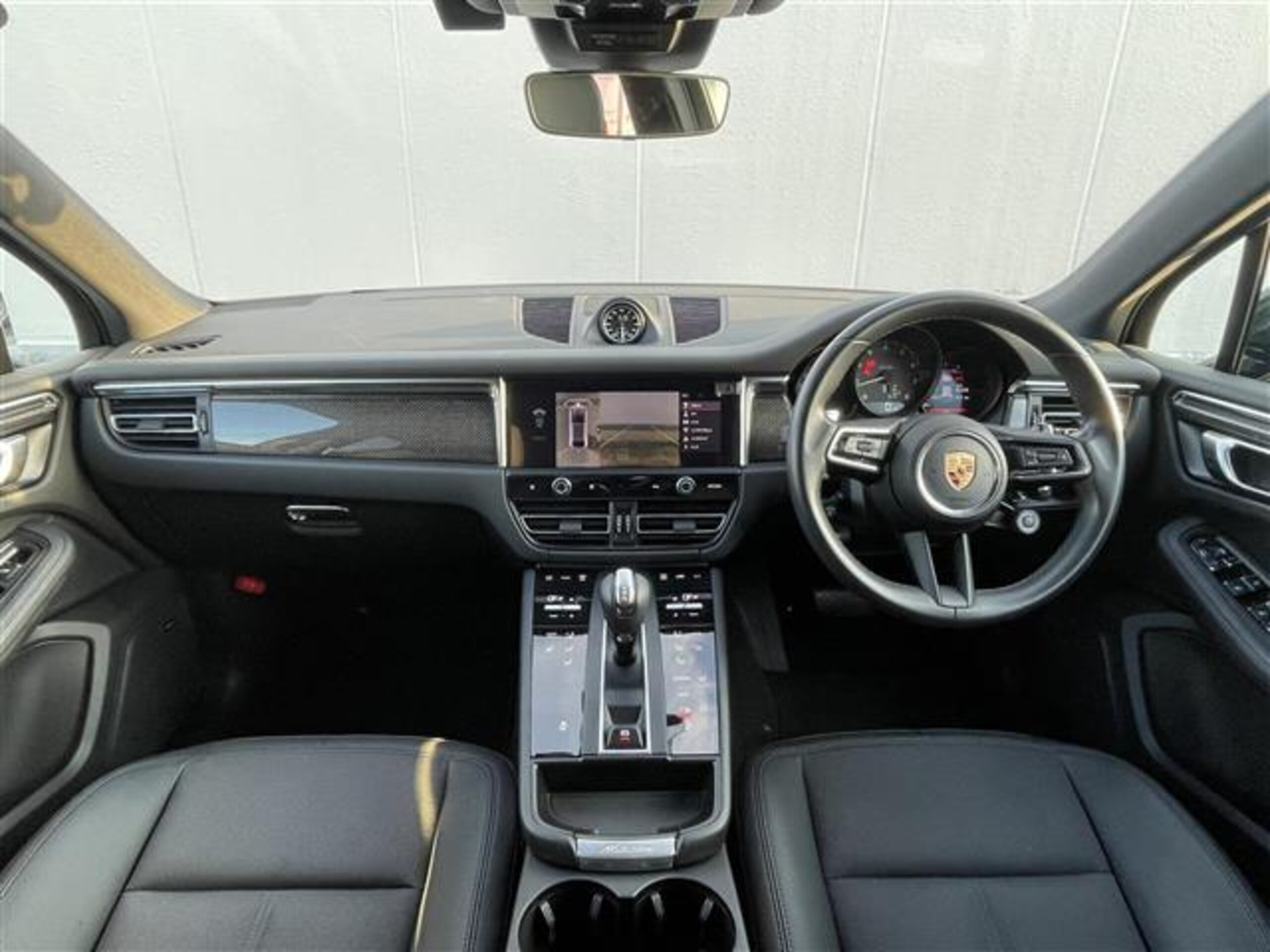 2022 Porsche Macan — photo 2