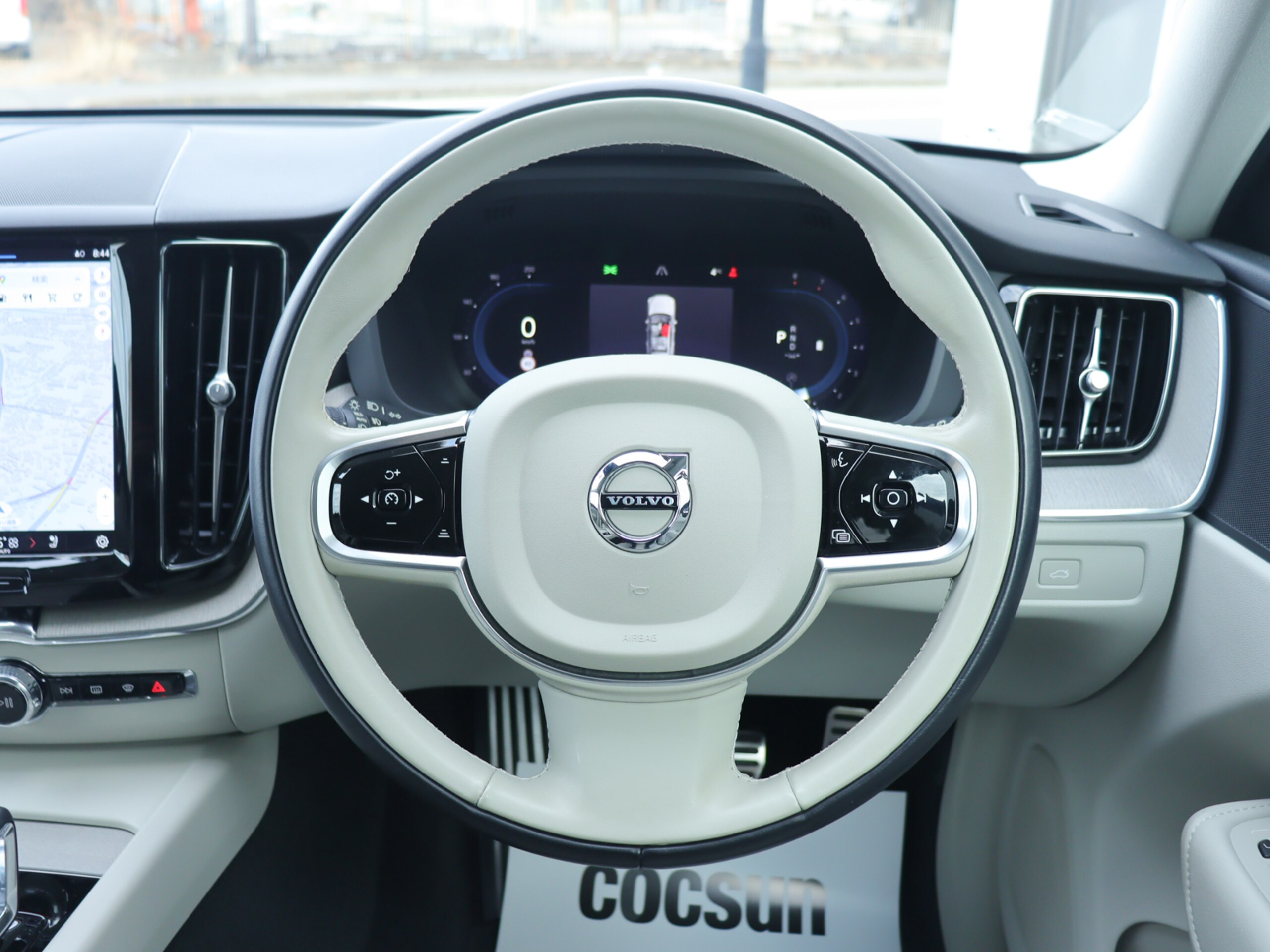 Volvo XC60 Plus B5 — photo 8