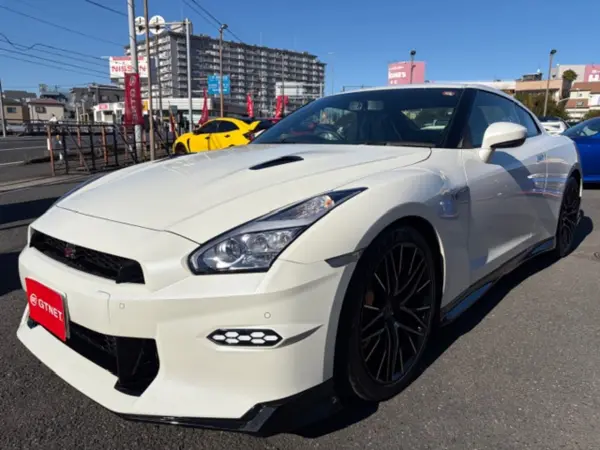 Nissan GT-R 3.8 Pure Edition 4WD MY25 One Owner Navigation TV Backup Camera ETC Thatcham Security Cruise Control Corner Sensors (Brilliant White Pearl 3 Coat Pearl) — thumbnail 1