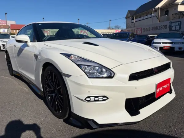 2025 Nissan Gt-r — photo 3