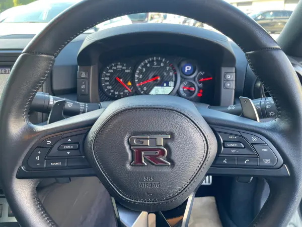 Nissan GT-R 3.8 Pure Edition 4WD MY25 One Owner Navigation TV Backup Camera ETC Thatcham Security Cruise Control Corner Sensors (Brilliant White Pearl 3 Coat Pearl) — photo 8